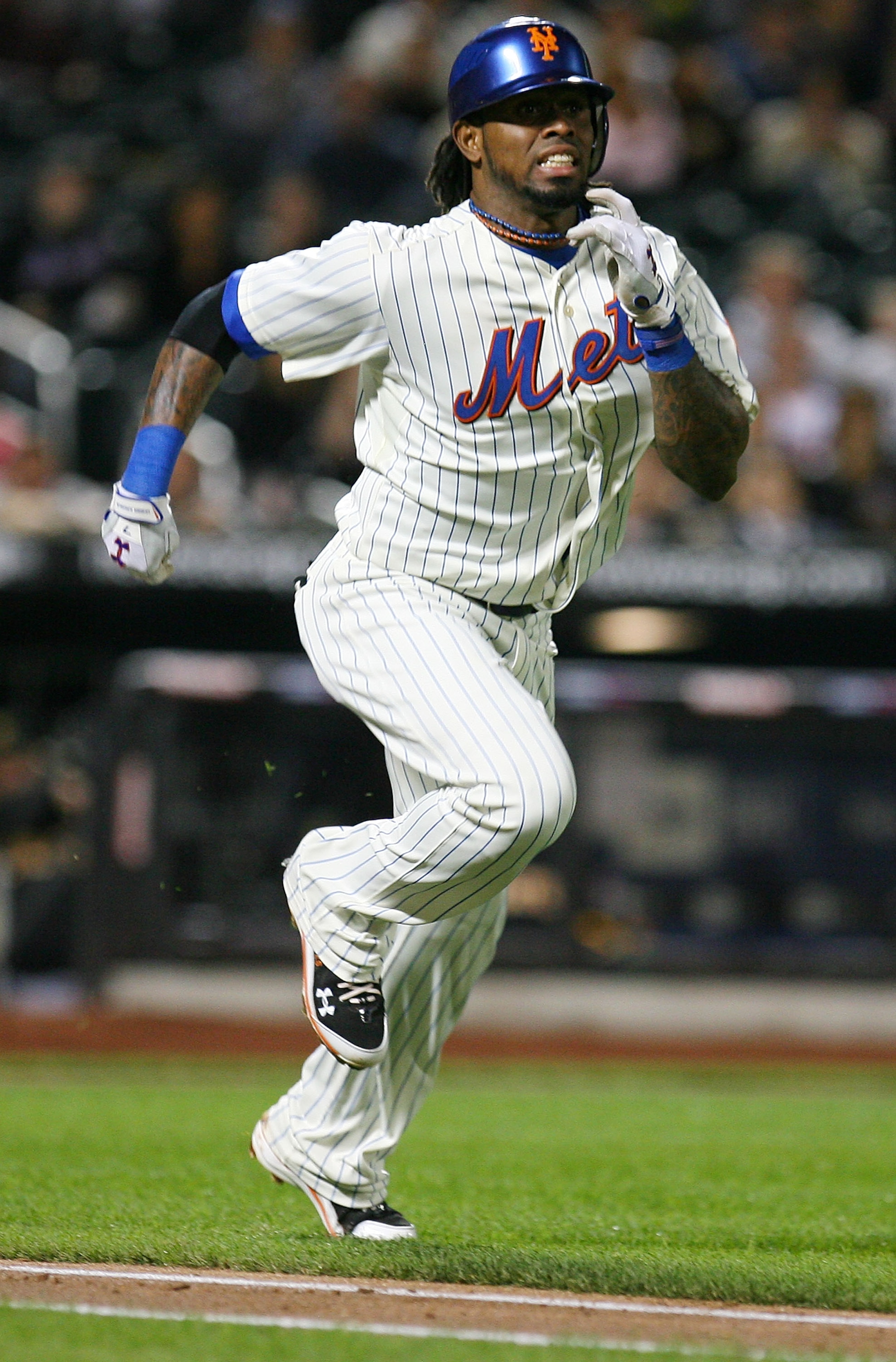 NEW YORK - SEPTEMBER 15:  Jose Reyes #7 of the New York Mets runs against the Pittsburgh Pirates on September 15, 2010 at Citi Field in the Flushing neighborhood of the Queens borough of New York City.  (Photo by Andrew Burton/Getty Images)