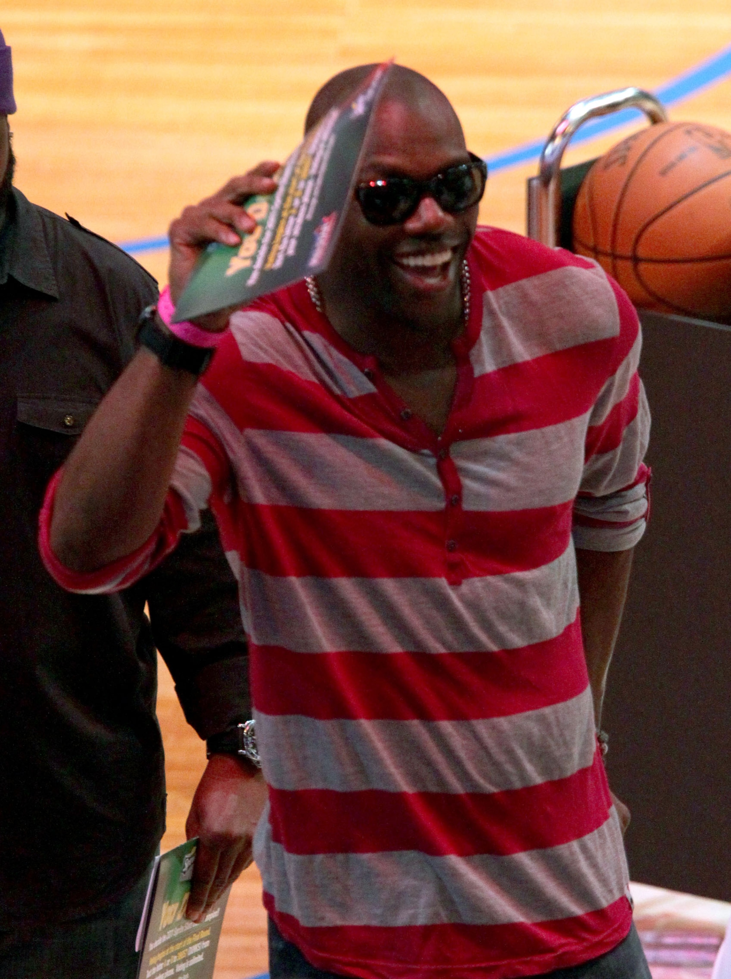LOS ANGELES, CA - FEBRUARY 19:  NFL player Terrell Owens attends NBA All-Star Saturday night presented by State Farm at Staples Center on February 19, 2011 in Los Angeles, California.  (Photo by Noel Vasquez/Getty Images)