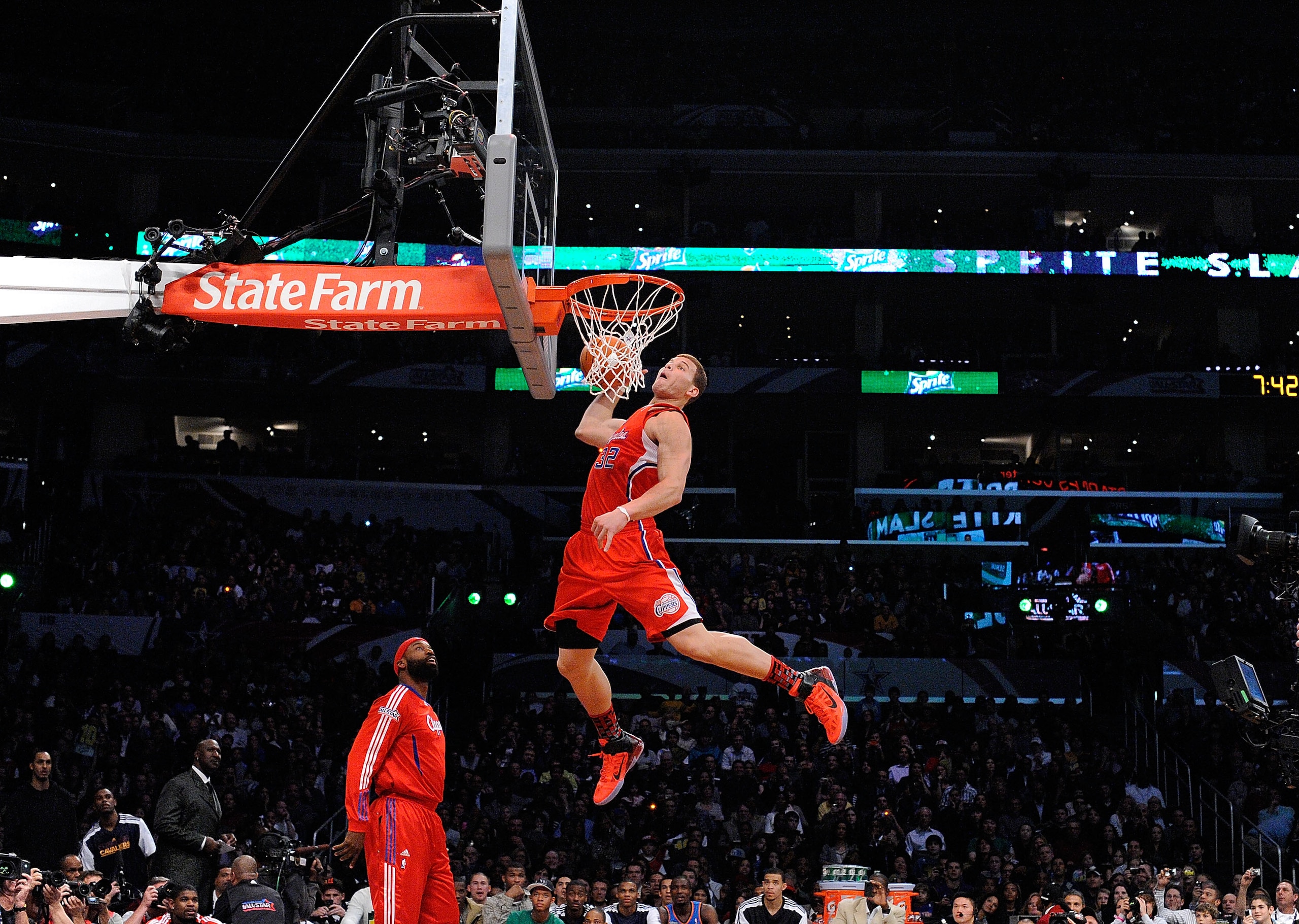 LOS ANGELES, CA - FEBRUARY 19:  Blake Griffin #32 of the Los Angeles Clippers goes up for a dunk in the Sprite Slam Dunk Contest apart of NBA All-Star Saturday Night at Staples Center on February 19, 2011 in Los Angeles, California. NOTE TO USER: User exp