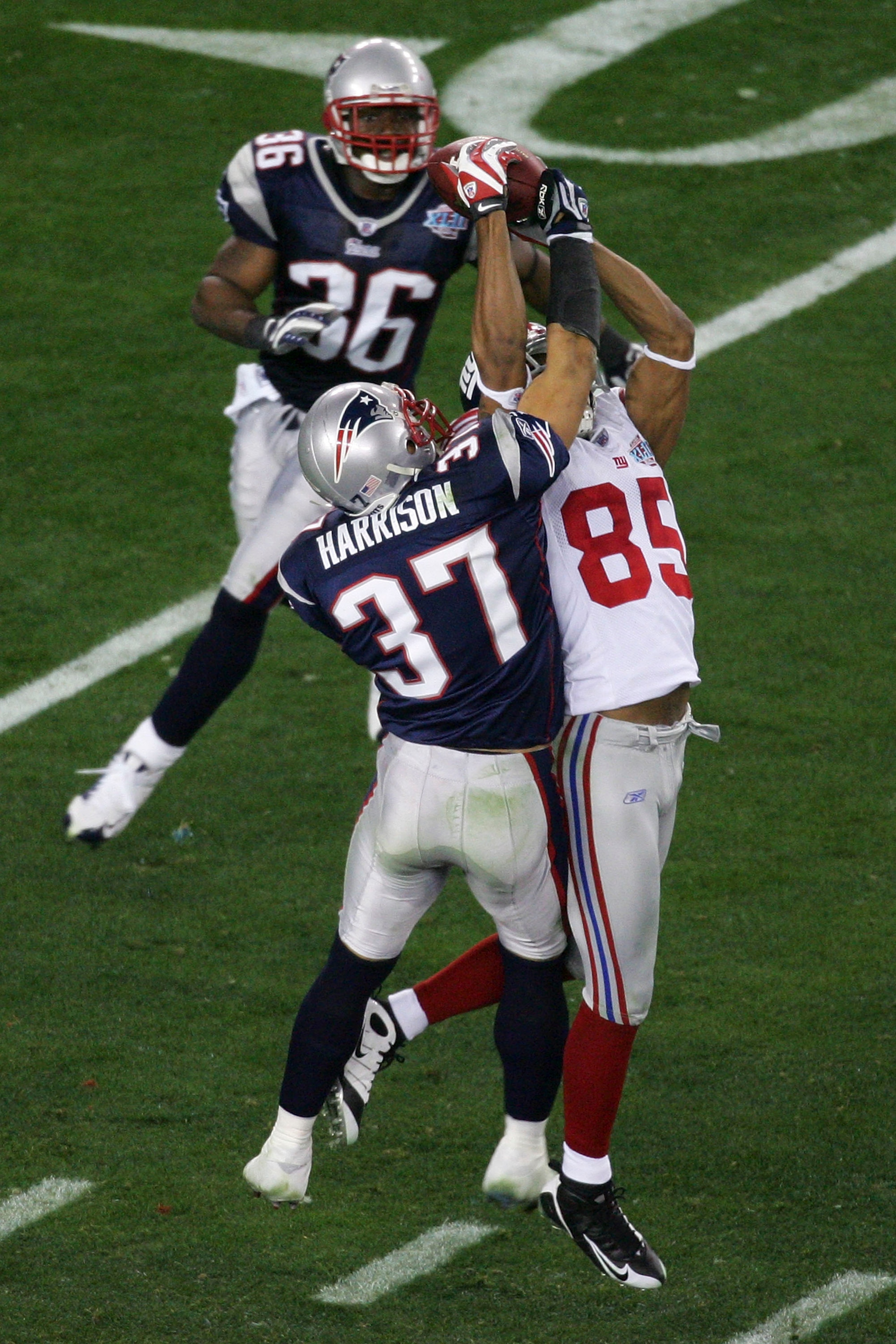 GLENDALE, AZ - FEBRUARY 03: David Tyree #85 of the New York Giants catches a 32-yard pass from Eli Manning #10 as Rodney Harrison #37 of the New England Patriots attempts to knock it out in the fourth quarter of Super Bowl XLII on February 3, 2008 at the GLENDALE, AZ - FEBRUARY 03: David Tyree #85 of the New York Giants catches a 32-yard pass from Eli Manning #10 as Rodney Harrison #37 of the New England Patriots attempts to knock it out in the fourth quarter of Super Bowl XLII on February 3, 2008 at the