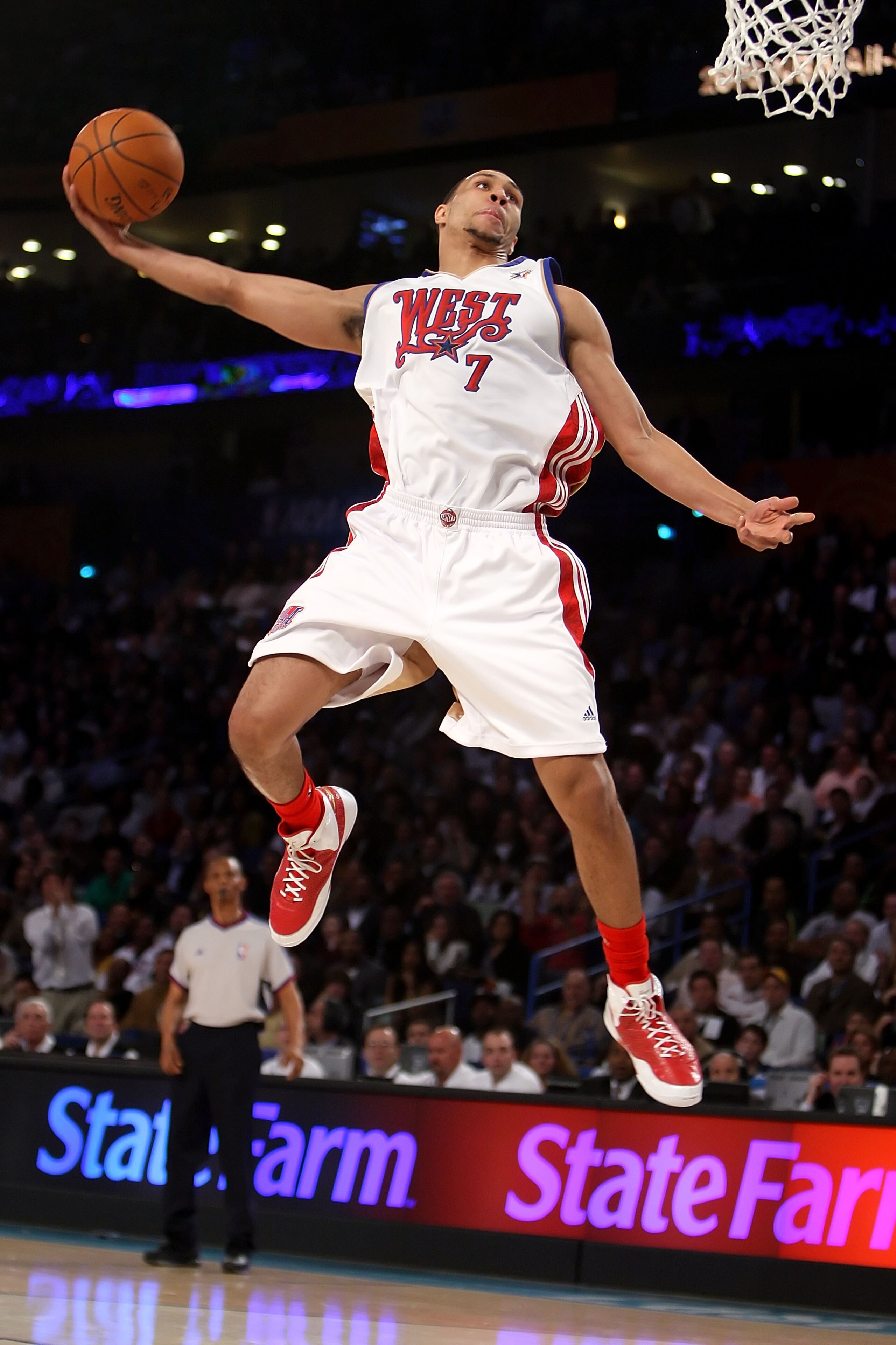 NEW ORLEANS - FEBRUARY 17:  Brandon Roy #7 of the Western Conference goes to the basket for a slam dunk in the first half of the 57th NBA All-Star Game, part of 2008 NBA All-Star Weekend at the New Orleans Arena on February 17, 2008 in New Orleans, Louisi