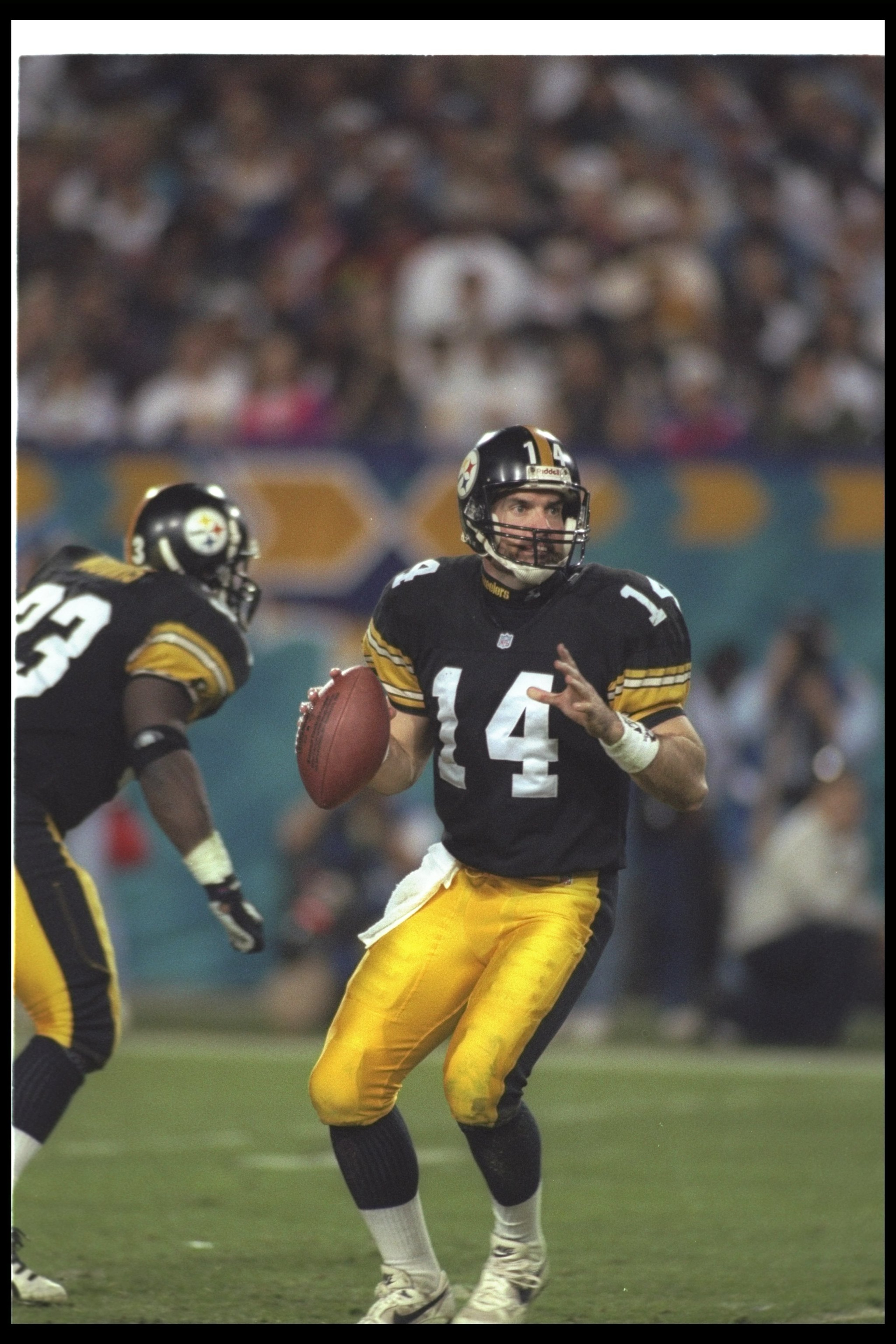 28 Jan 1996: Quarterback Neil O''Donnell of the Pittsburgh Steelers drops back to pass during Super Bowl XXX against the Dallas Cowboys at Sun Devil Stadium in Tempe, Arizona. The Cowboys won the game 27 - 17. Mandatory Credit: Mike Powell /Allsport 28 Jan 1996: Quarterback Neil O''Donnell of the Pittsburgh Steelers drops back to pass during Super Bowl XXX against the Dallas Cowboys at Sun Devil Stadium in Tempe, Arizona. The Cowboys won the game 27 - 17. Mandatory Credit: Mike Powell /Allsport