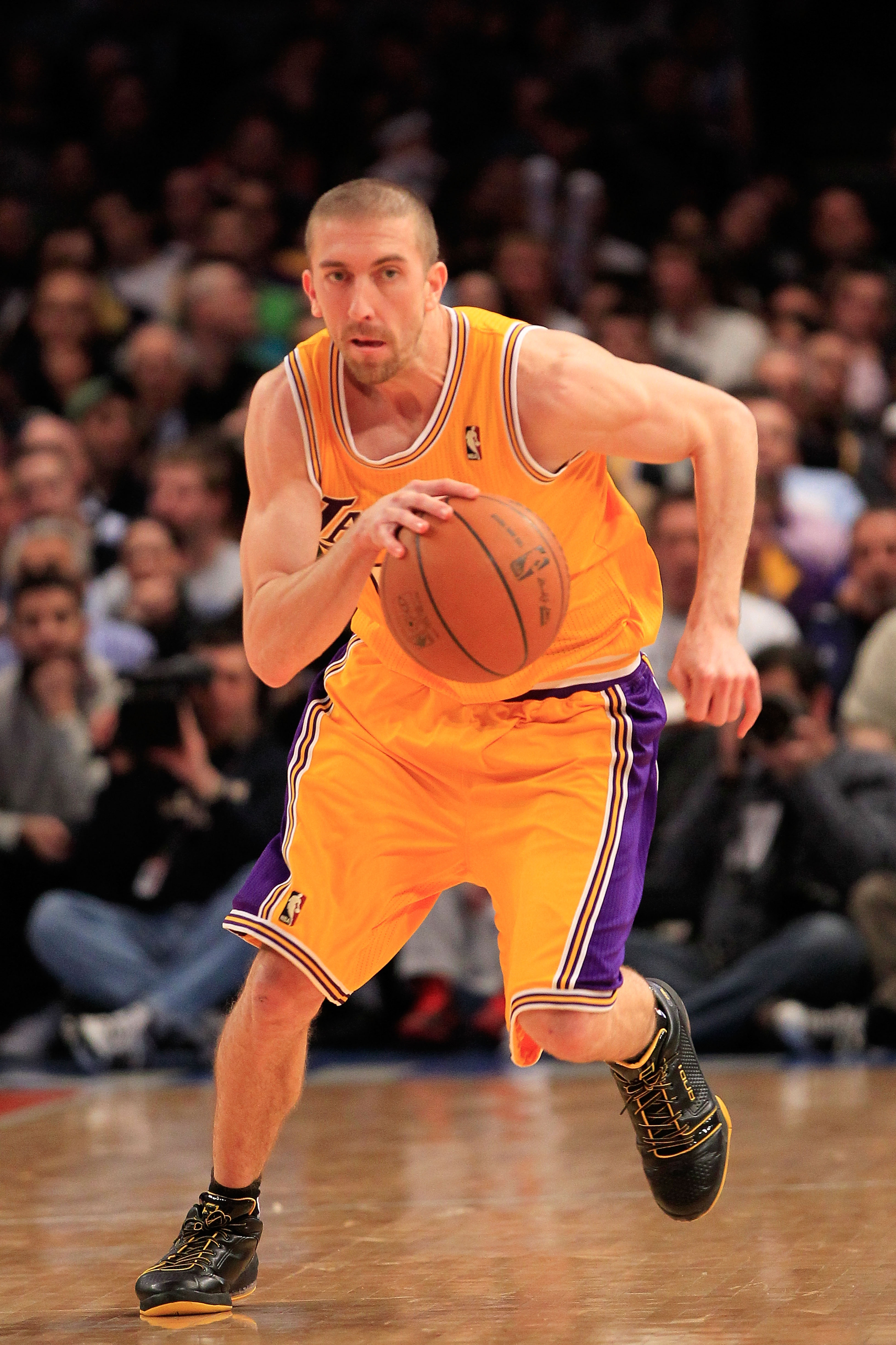 NEW YORK, NY - FEBRUARY 11:  Steve Blake #5 of the Los Angeles Lakers dribbles the ball against the New York Knicks at Madison Square Garden on February 11, 2011 in New York City. NOTE TO USER: User expressly acknowledges and agrees that, by downloading a