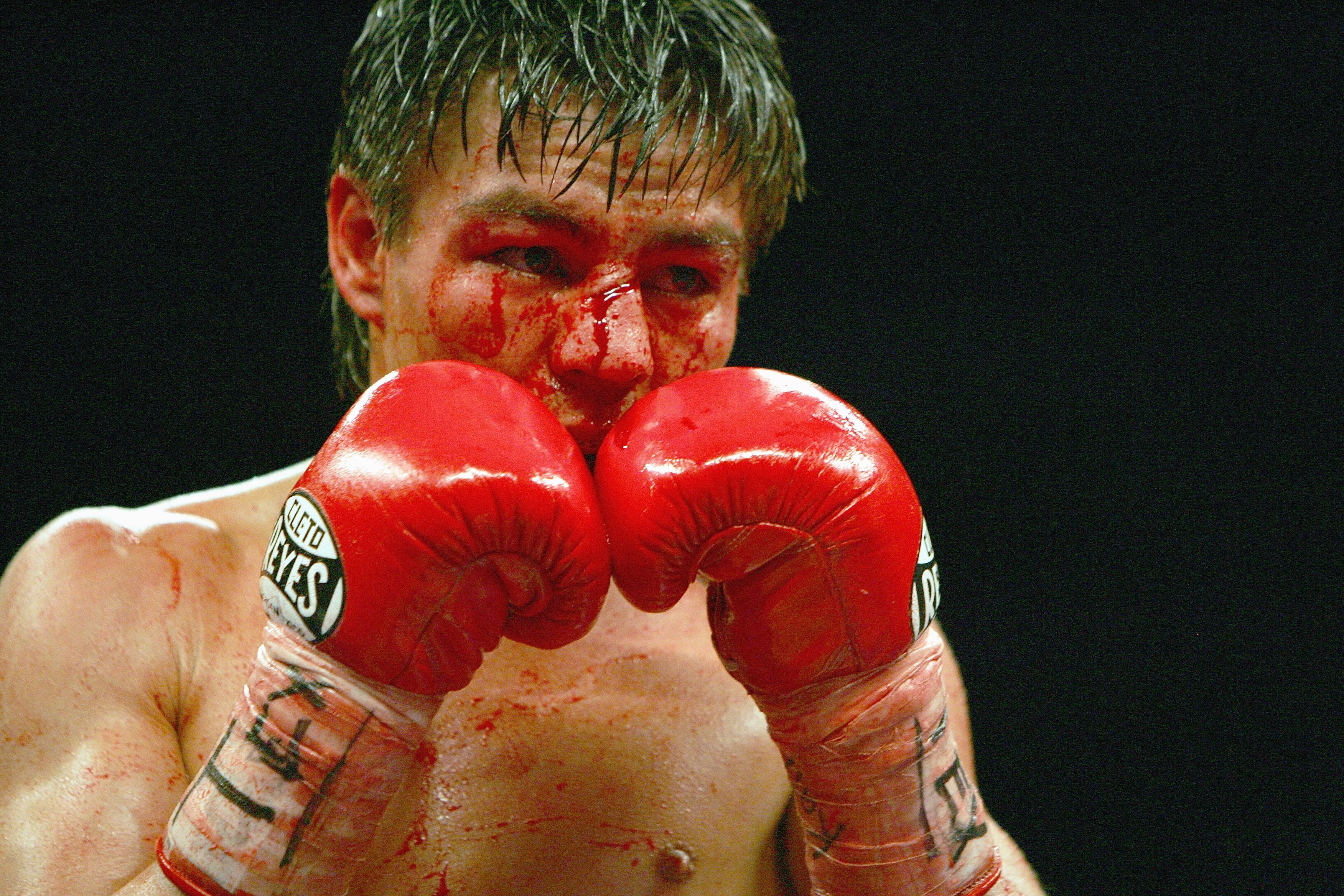 SAN ANTONIO - APRIL 14: Jorge Arce of Mexico in action against Cristian Mijares of Mexico during the WBC Super Flyweight Championship April 14, 2007 at the Alamodome in San Antonio, Texas. (Photo by Jed Jacobsohn/Getty Images)