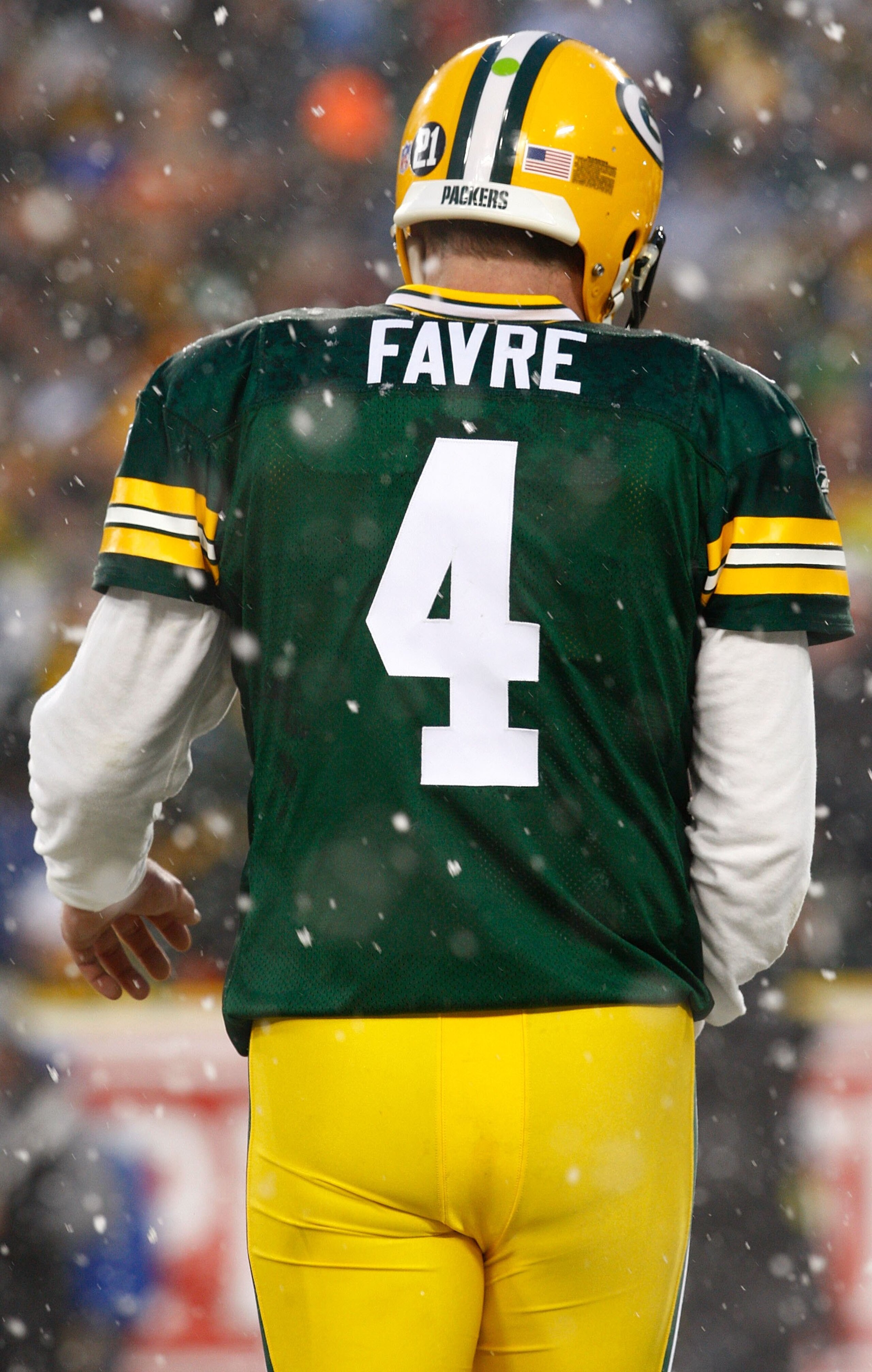 GREEN BAY, WI - JANUARY 12:  Quarterback Brett Favre #4 of the Green Bay Packers looks down against the Seattle Seahawks during the NFC divisional playoff game on January 12, 2008 at Lambeau Field in Green Bay, Wisconsin. The Packers defeated the Seahawks