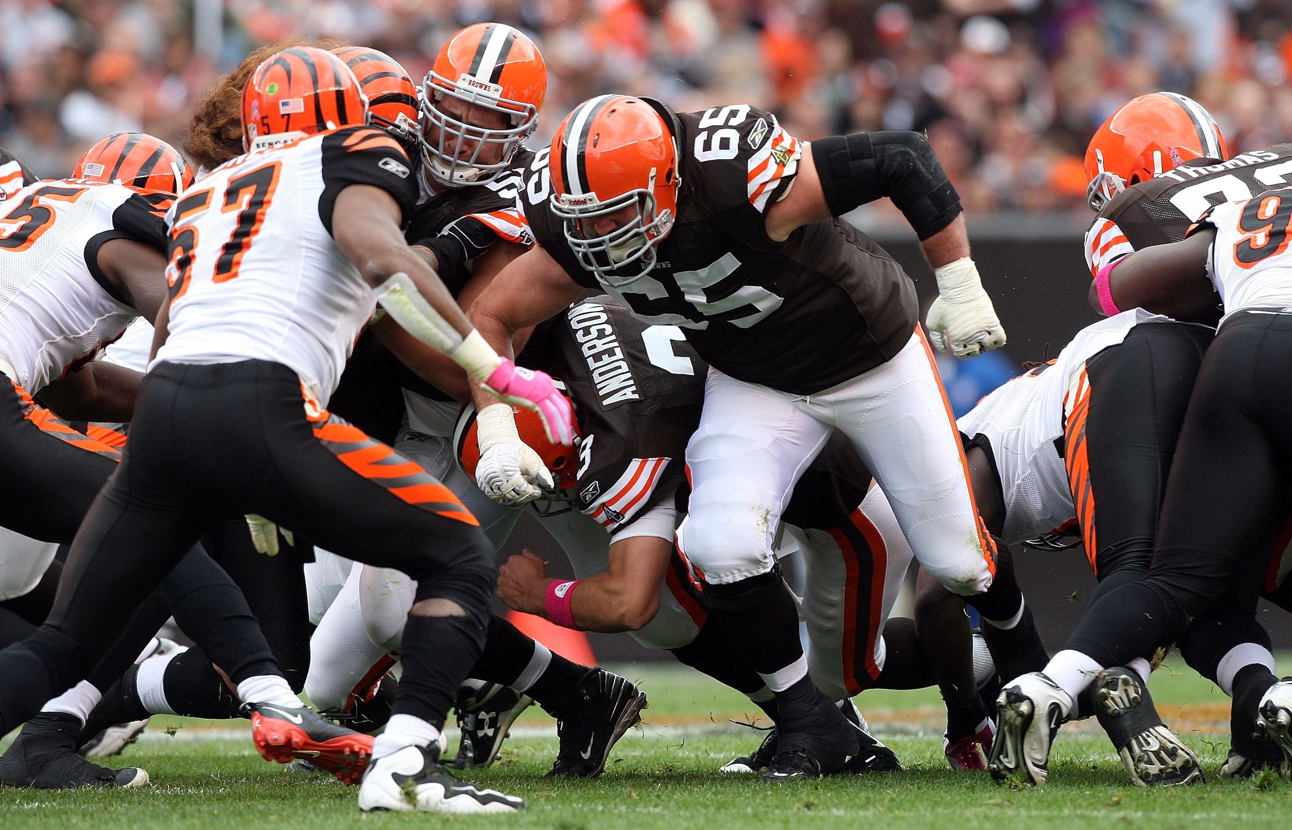 CLEVELAND - OCTOBER 04:  Eric Steinbach #65 of the Cleveland Browns defends against the Cincinnati Bengals during their game at Cleveland Browns Stadium on October 4, 2009 in Cleveland, Ohio.  (Photo by Jim McIsaac/Getty Images)