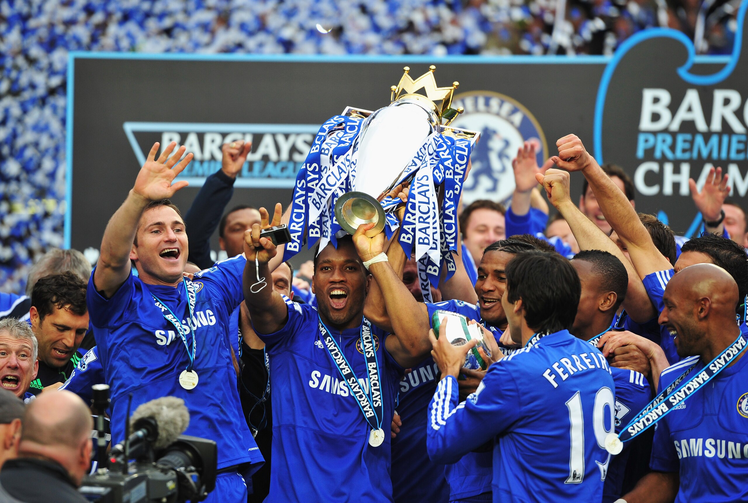 LONDON, ENGLAND - MAY 09:  Chelsea players celebrate with the trophy after the Barclays Premier League match between Chelsea and Wigan Athletic at Stamford Bridge on May 9, 2010 in London, England. Chelsea won 8-0 to win the title.  (Photo by Clive Mason/