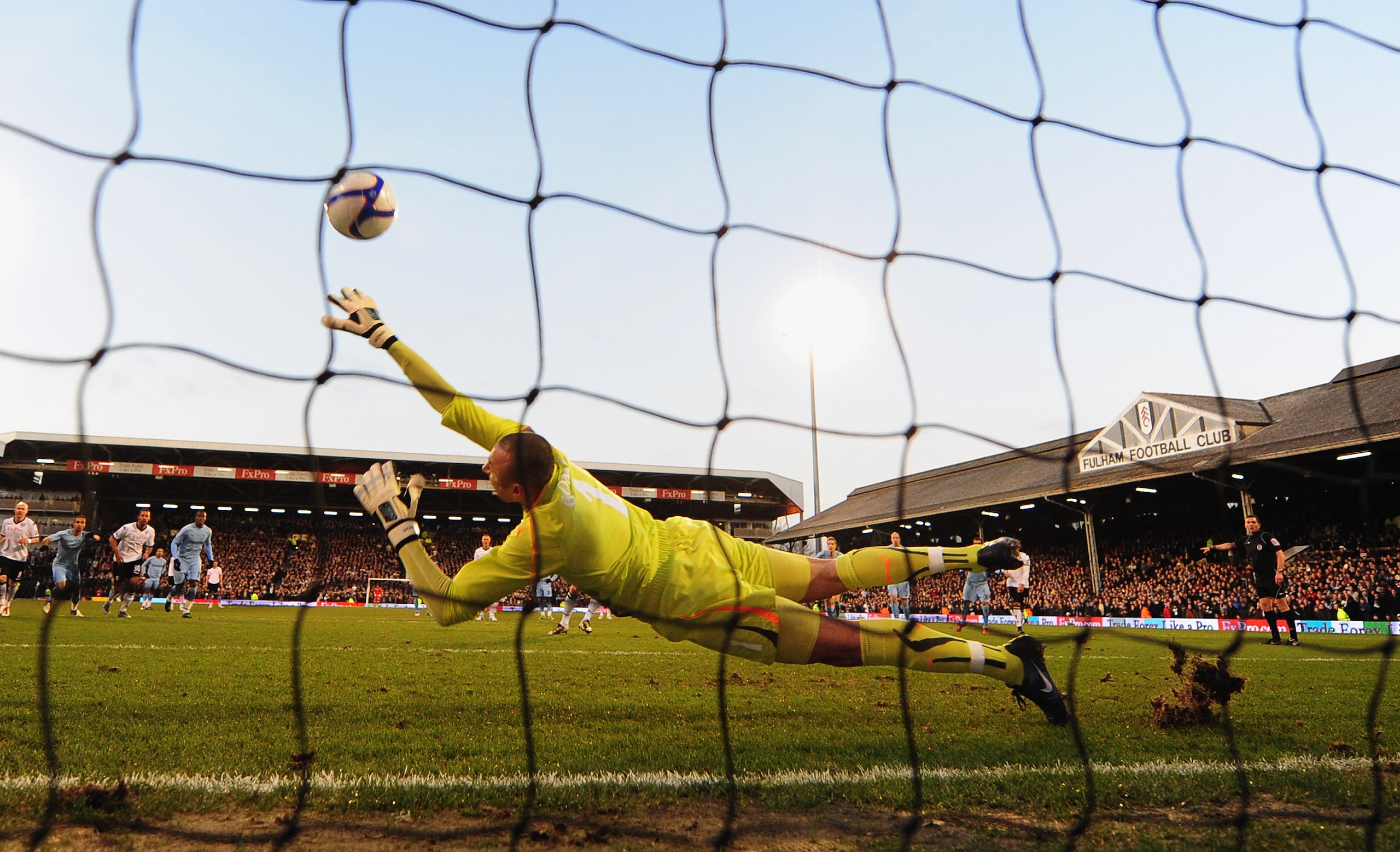 LONDON, ENGLAND - JANUARY 30:  Heurelho Gomes of Tottenham Hotspur fails to stop Danny Murphy of Fulham scoring their first goal from the penalty spot during the FA Cup sponsored by E.ON 4th Round match between Fulham and Tottenham Hotspur at Craven Cotta