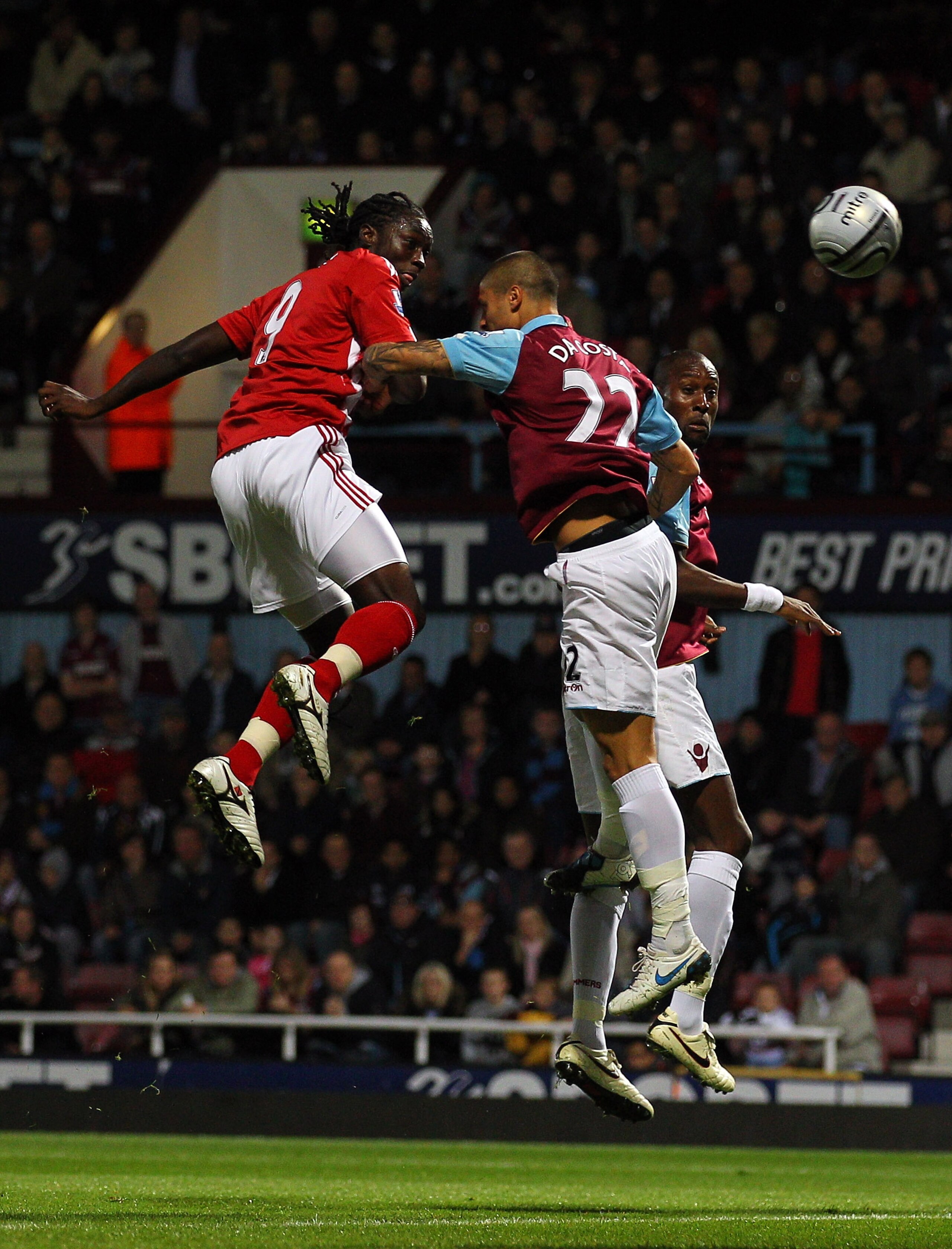 LONDON, ENGLAND - OCTOBER 27:  Kenwyne Jones of Stoke City scores during the Carling Cup fourth round match between West Ham United and Stoke City at Boleyn Ground on October 27, 2010 in London, England.  (Photo by Clive Rose/Getty Images)