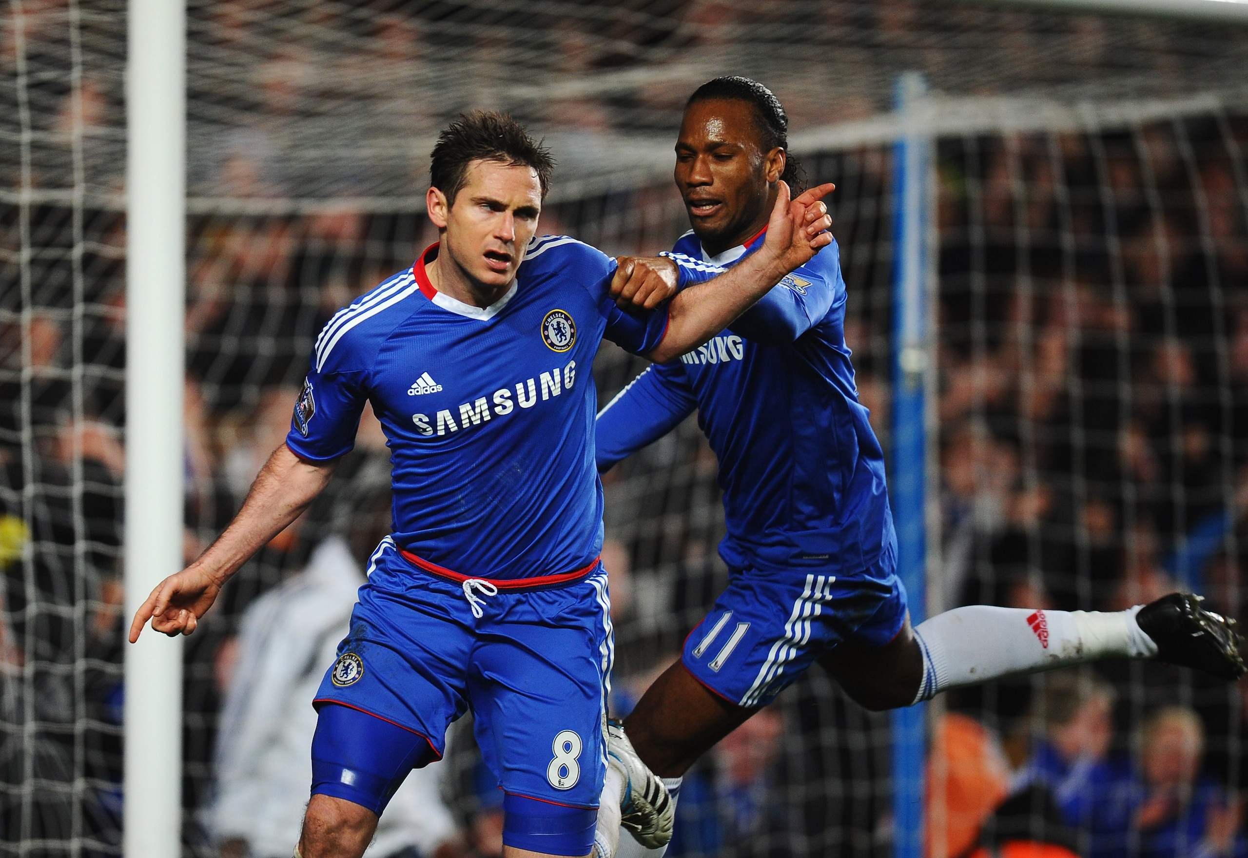 LONDON, ENGLAND - MARCH 01:  Frank Lampard of Chelsea celebrates scoring his penalty with Didier Drogba during the Barclays Premier League match between Chelsea and Manchester United at Stamford Bridge on March 1, 2011 in London, England.  (Photo by Clive