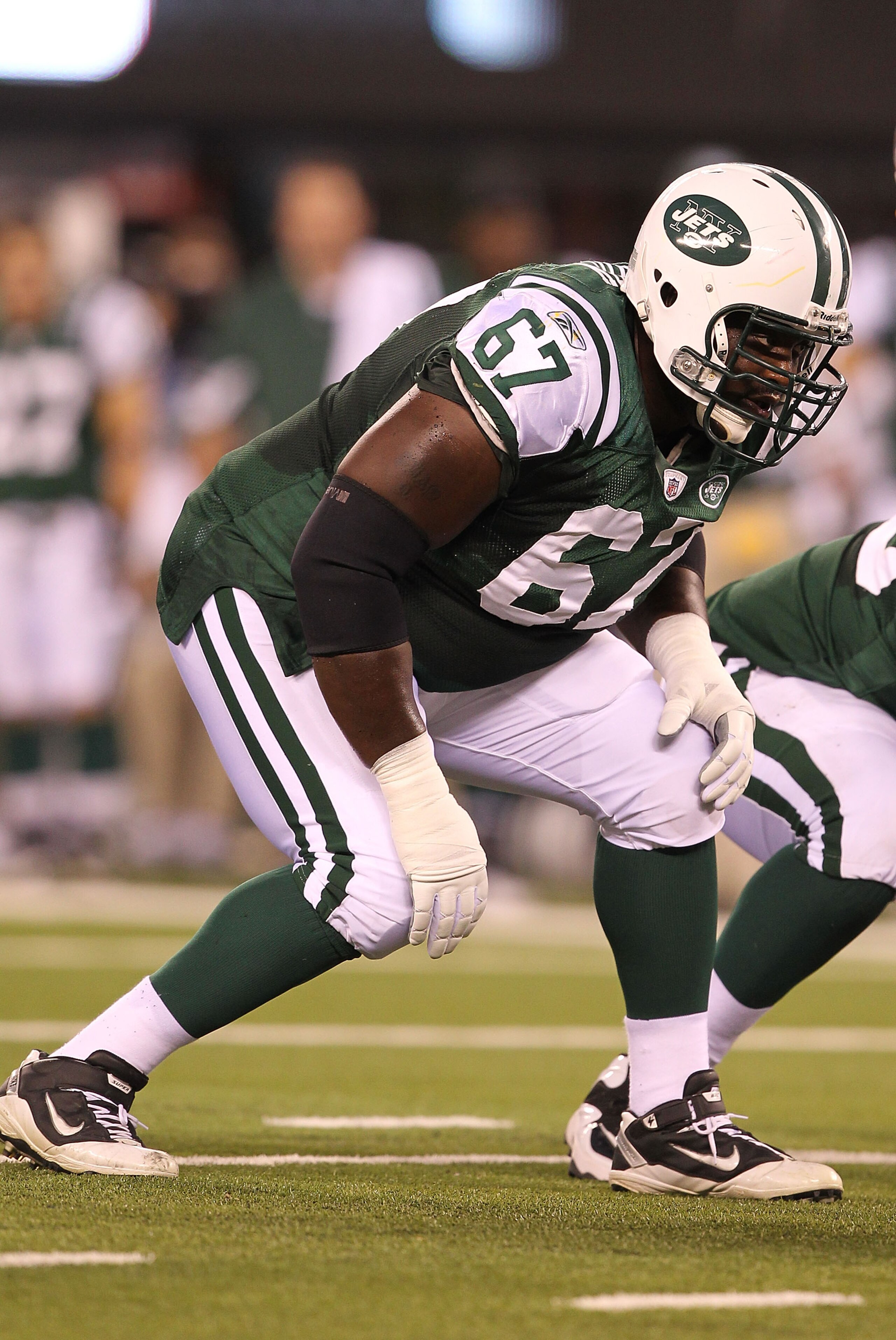 EAST RUTHERFORD, NJ - AUGUST 27:  Damien Woody #67 of the New York Jets in action against the Washington Redskins  during their preseason game on August 27, 2010 at the New Meadowlands Stadium  in East Rutherford, New Jersey.  (Photo by Al Bello/Getty Ima