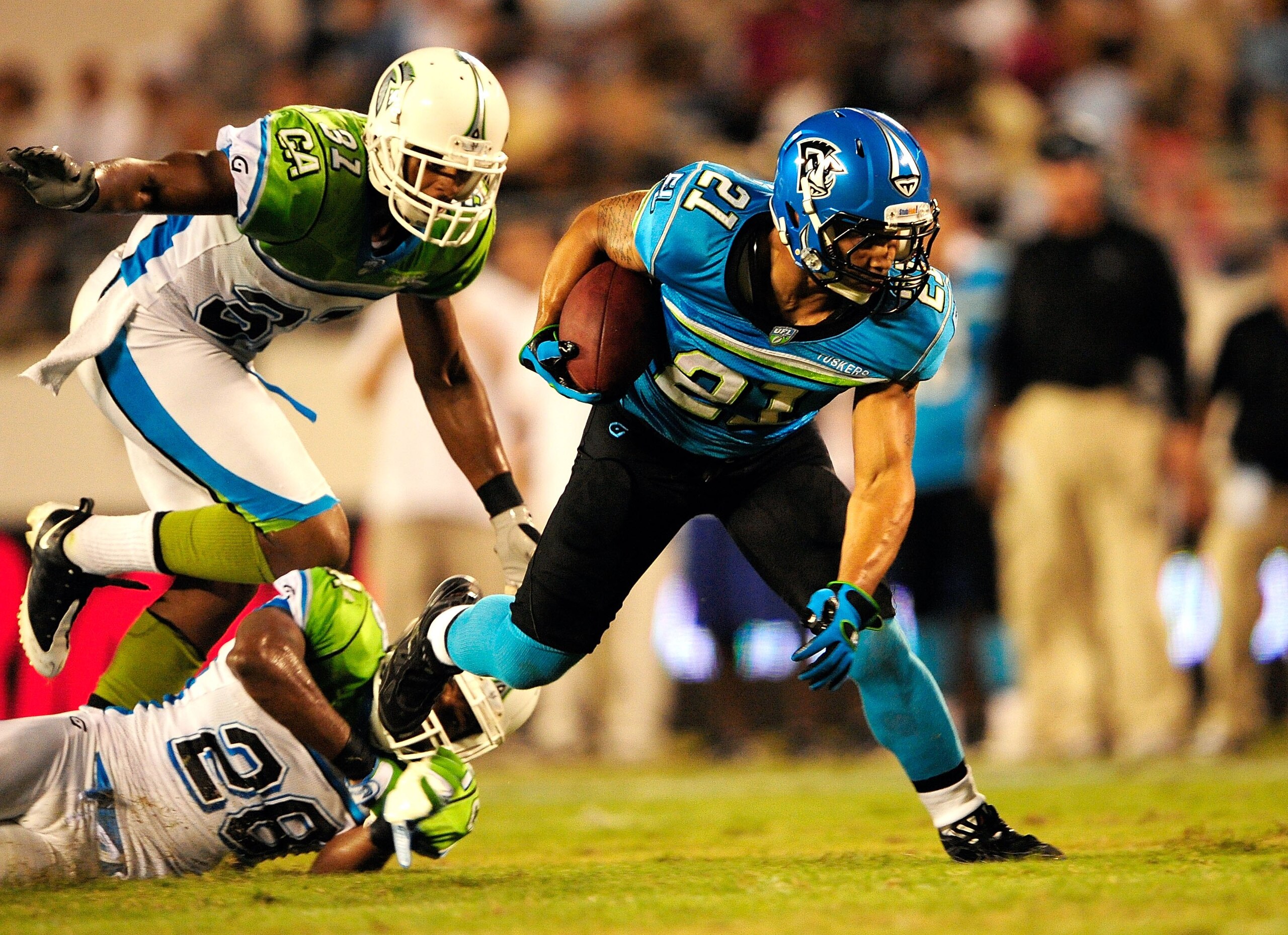 ORLANDO, FL - OCTOBER 22:  Shaud Williams #21 of the Florida Tuskers runs during the game against the California Redwoods at the Florida Citrus Bowl on October 22, 2009 in Orlando, Florida.  (Photo by Sam Greenwood/Getty Images)