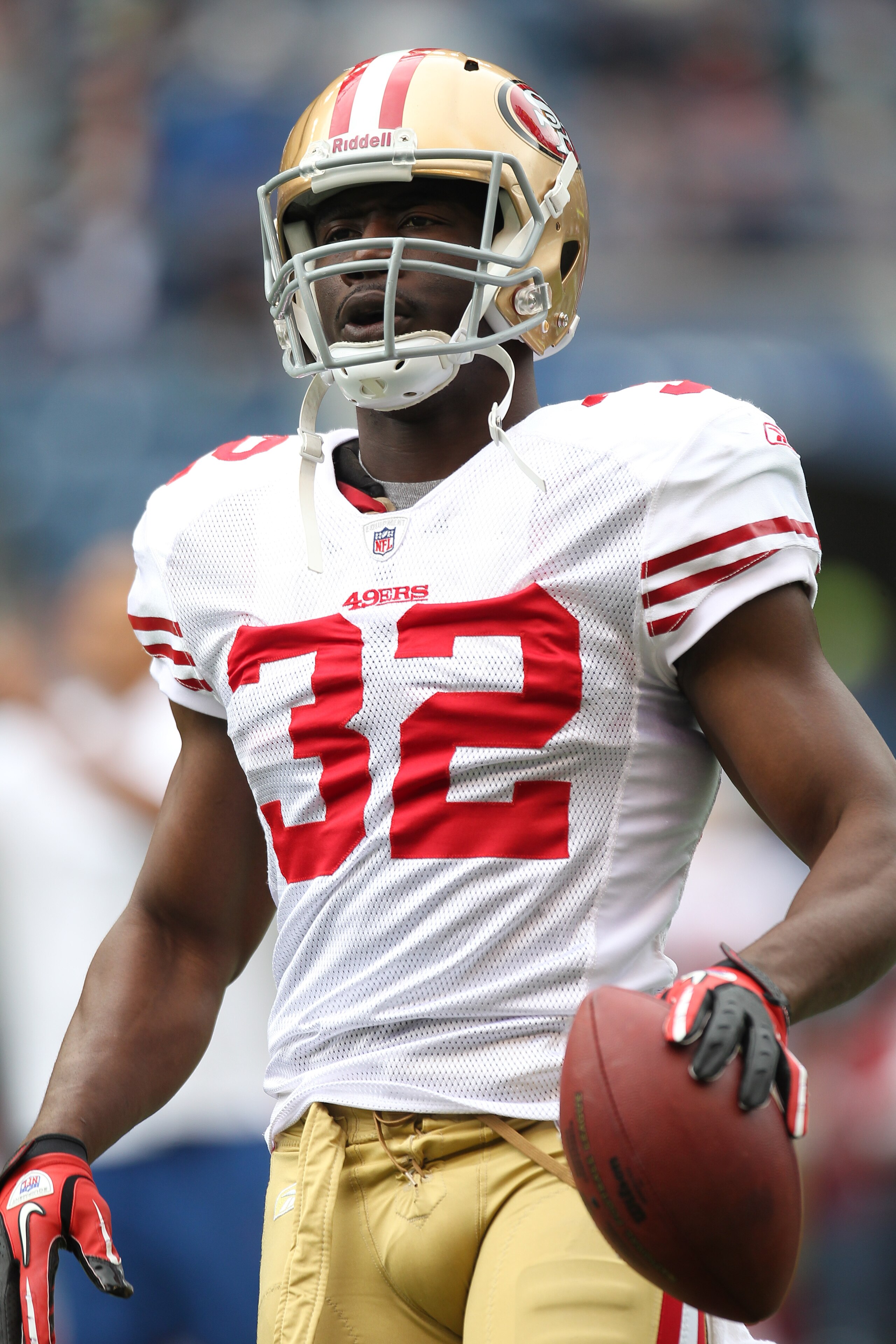 SEATTLE - SEPTEMBER 12:  Safety Michael Lewis #32 of the San Francisco 49ers warms up prior to the NFL season opener against the Seattle Seahawks at Qwest Field on September 12, 2010 in Seattle, Washington. (Photo by Otto Greule Jr/Getty Images)