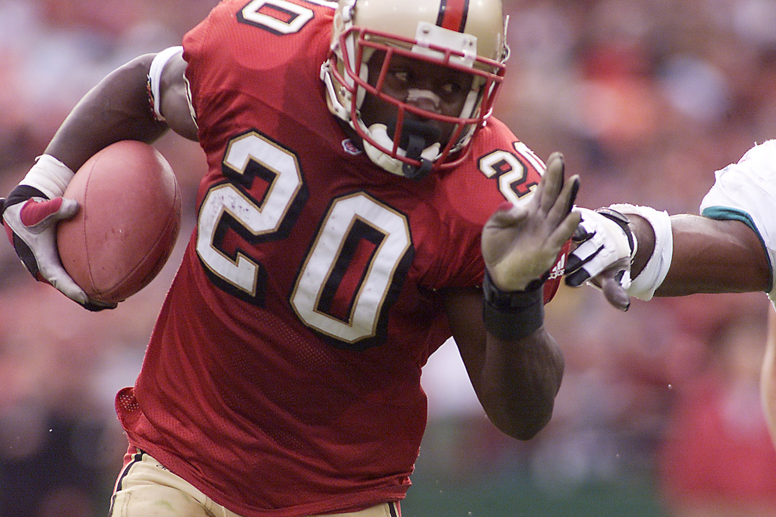 16 Dec 2001:  Garrison Hearst #20 of the San Francisco 49ers runs the ball against the Miami Dolphins during their game at 3Com Park in San Francisco, California. DIGITAL IMAGE Mandatory Credit: Jed Jacobsohn/ALLSPORT
