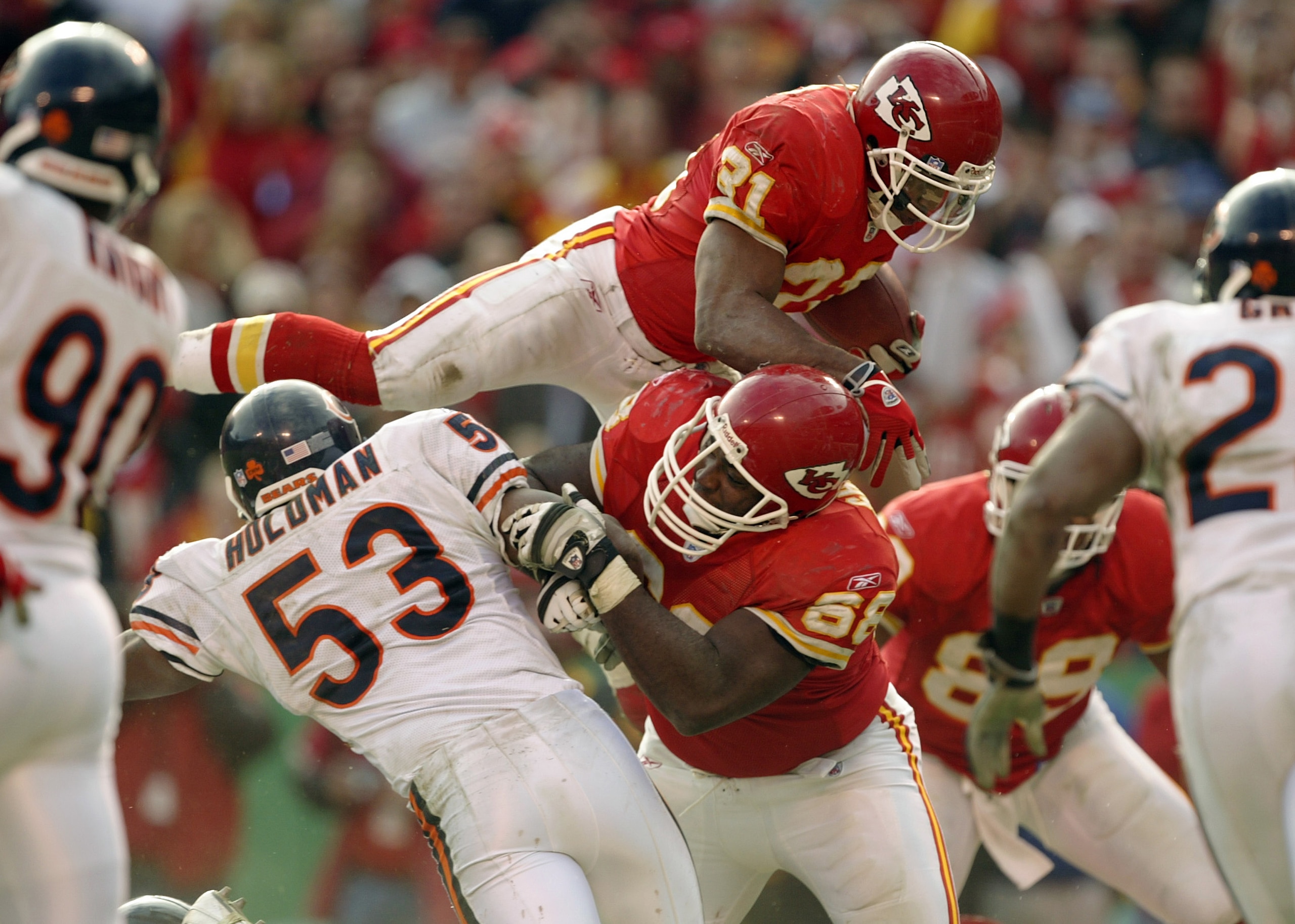 KANSAS CITY, MO - DECEMBER 28:  Running back Priest Holmes #31 of the Kansas City Chiefs breaks the record for single season touchdowns with his 27th touchdown of the year and his second against the Chicago Bears December 28, 2003 at Arrowhead Stadium in
