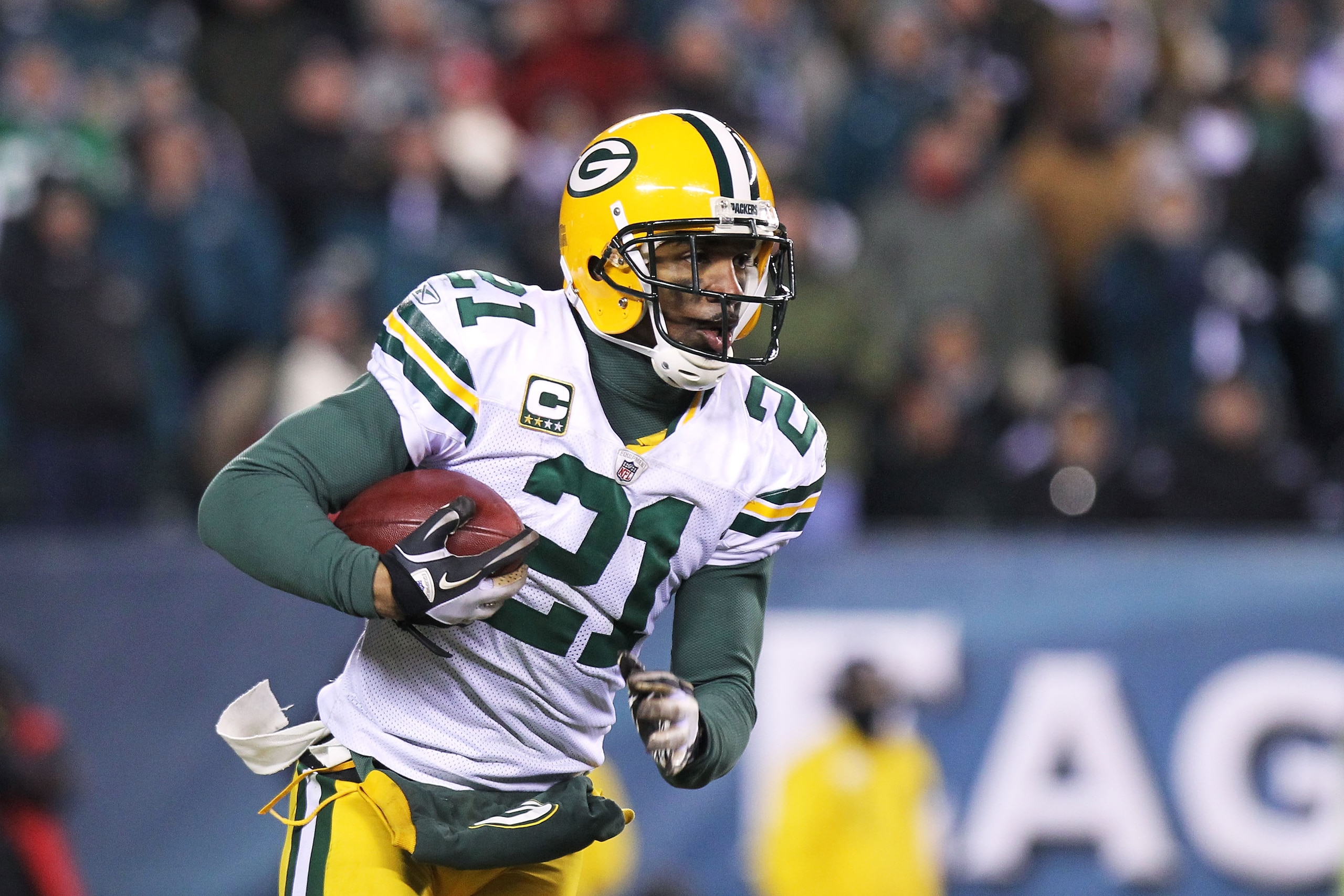 PHILADELPHIA, PA - JANUARY 09:  Charles Woodson #21 of the Green Bay Packers runs down field against the Philadelphia Eagles during the 2011 NFC wild card playoff game at Lincoln Financial Field on January 9, 2011 in Philadelphia, Pennsylvania.  (Photo by