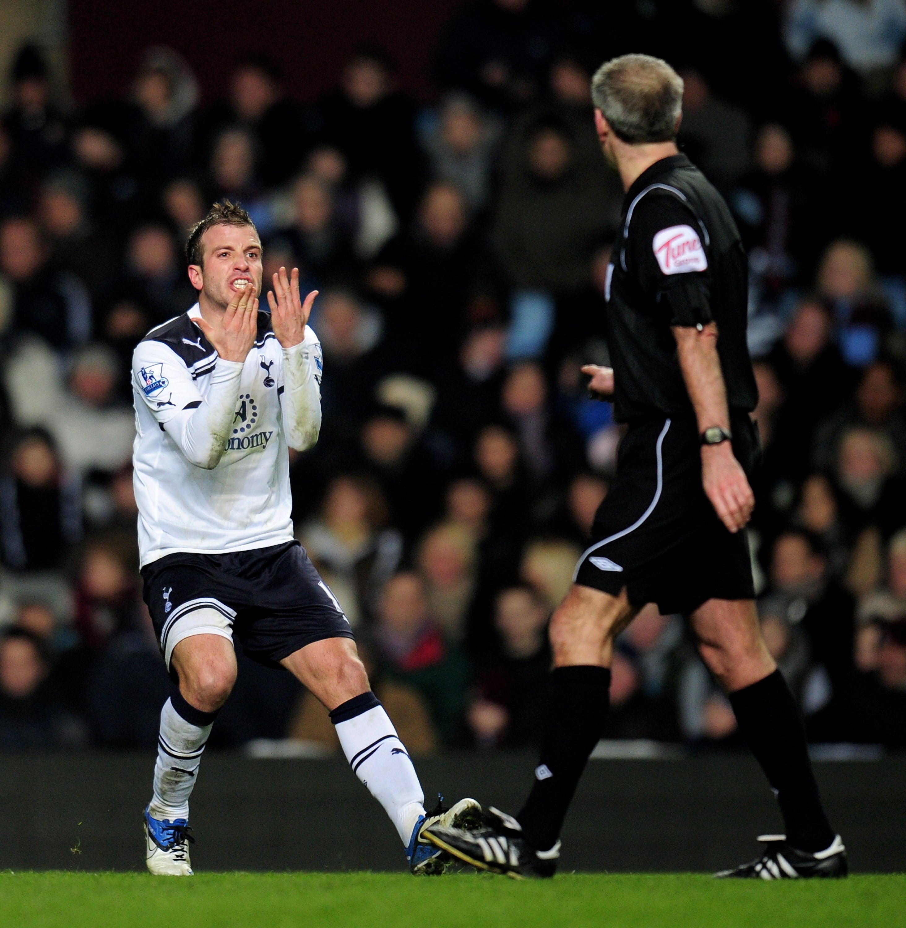BIRMINGHAM, ENGLAND - DECEMBER 26:  Rafael Van Der Vaart (L) of Tottenham shouts at the referee during the Barclays Premier League match between Aston Villa and Tottenham Hotspur at Villa Park on December 26, 2010 in Birmingham, England.  (Photo by Shaun