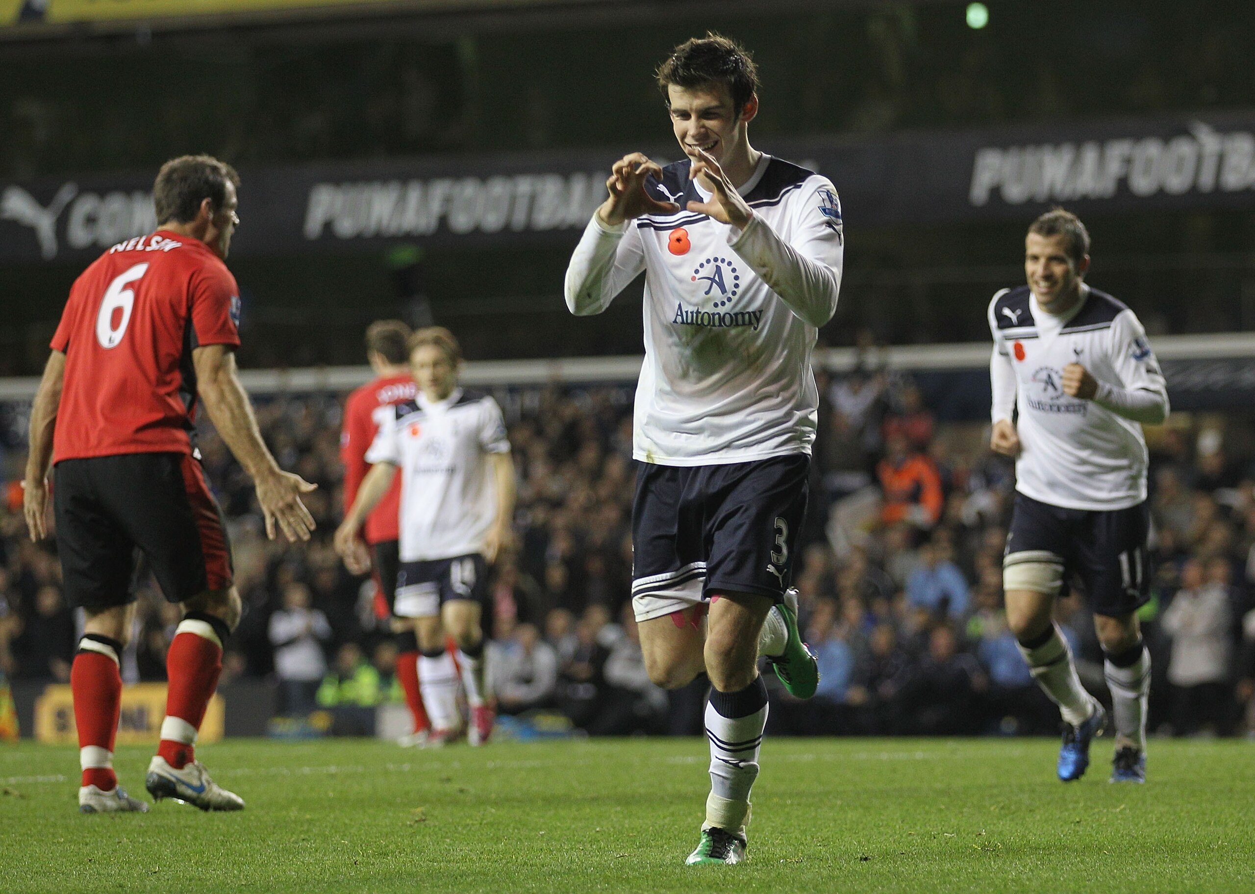 LONDON, ENGLAND - NOVEMBER 13:  Gareth Bale of Tottenham celebrates scoring their fourth goal during the Barclays Premier League match between Tottenham Hotspur and Blackburn Rovers at White Hart Lane on November 13, 2010 in London, England.  (Photo by Ha