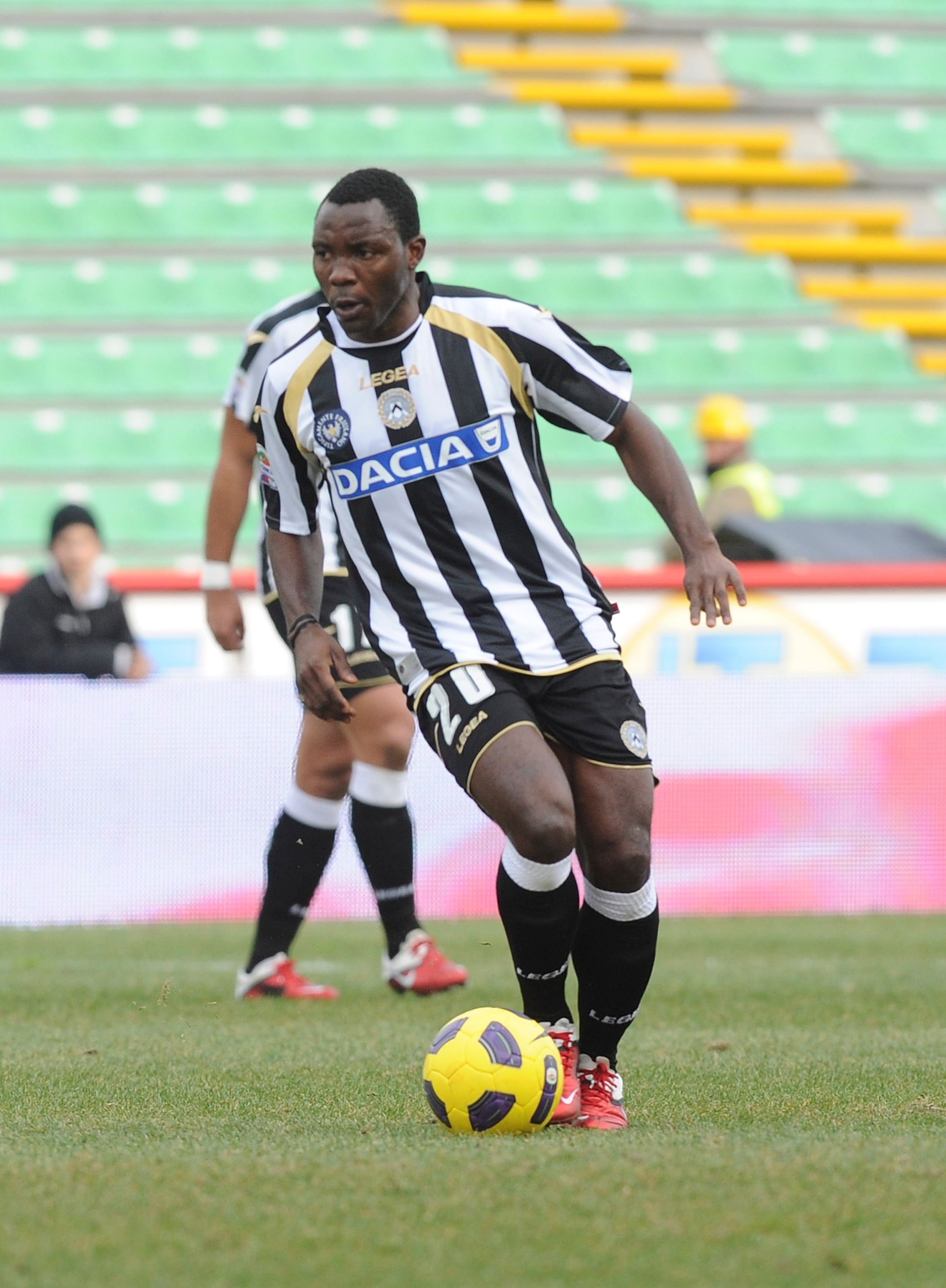UDINE, ITALY - FEBRUARY 20: Kwadwo Asamoah of Udinese in action during the Serie A match between Udinese Calcio and Brescia Calcio at Stadio Friuli on February 20, 2011 in Udine, Italy. (Photo by Dino Panato/Getty Images) UDINE, ITALY - FEBRUARY 20: Kwadwo Asamoah of Udinese in action during the Serie A match between Udinese Calcio and Brescia Calcio at Stadio Friuli on February 20, 2011 in Udine, Italy. (Photo by Dino Panato/Getty Images)
