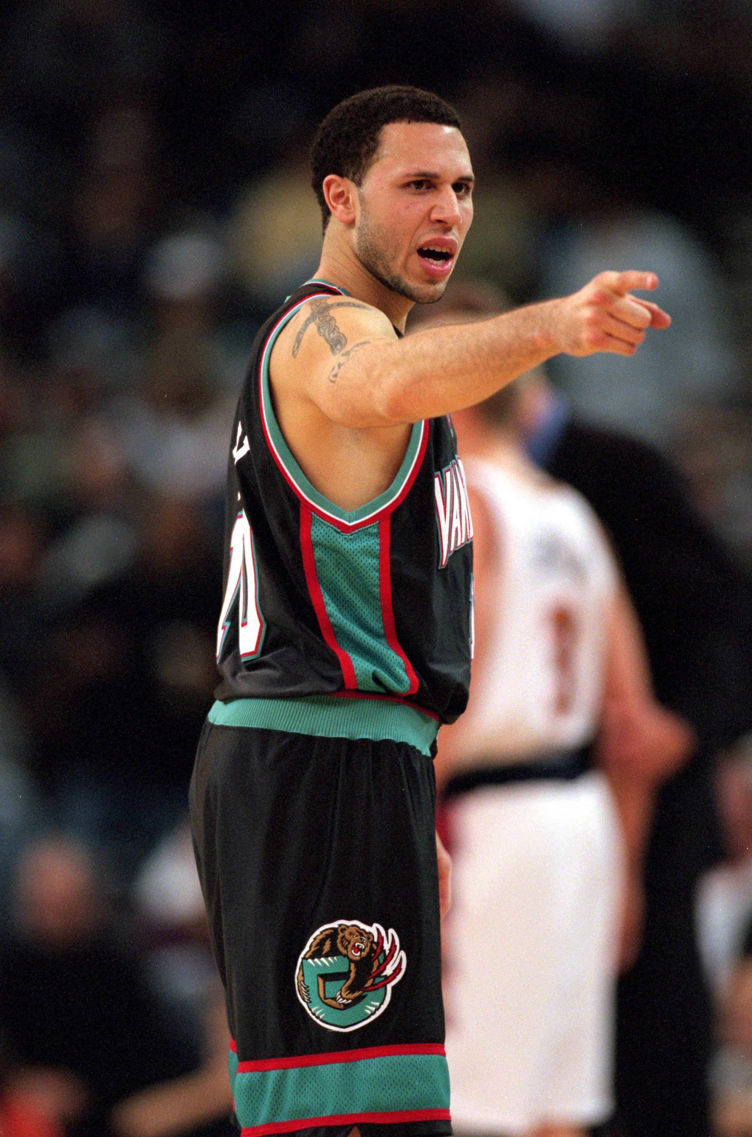 16 Feb 2001:  Mike Bibby #10 of the Vancouver Grizzlies pionts from the court during the game against the Golden State Warriors at the Arena in Oakland, California.  The Grizzlies defeated the Warriors 92-79.    NOTE TO USER: It is expressly understood th