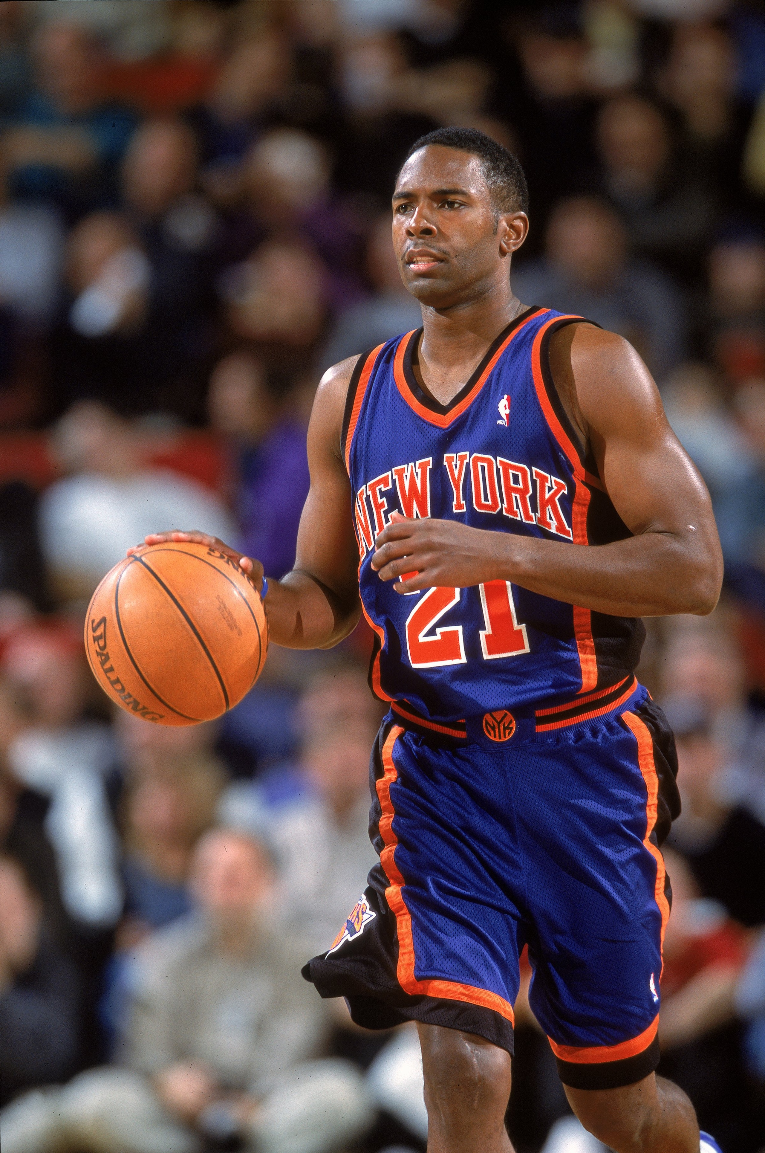 14 Nov 2000:  Charlie Ward #21 of the New York Knicks dribbles the ball during the game against the Seattle SuperSonics at Key Arena in Seattle, Washington.  The SuperSonics defeated the Knicks 96-75.   NOTE TO USER: It is expressly understood that the on