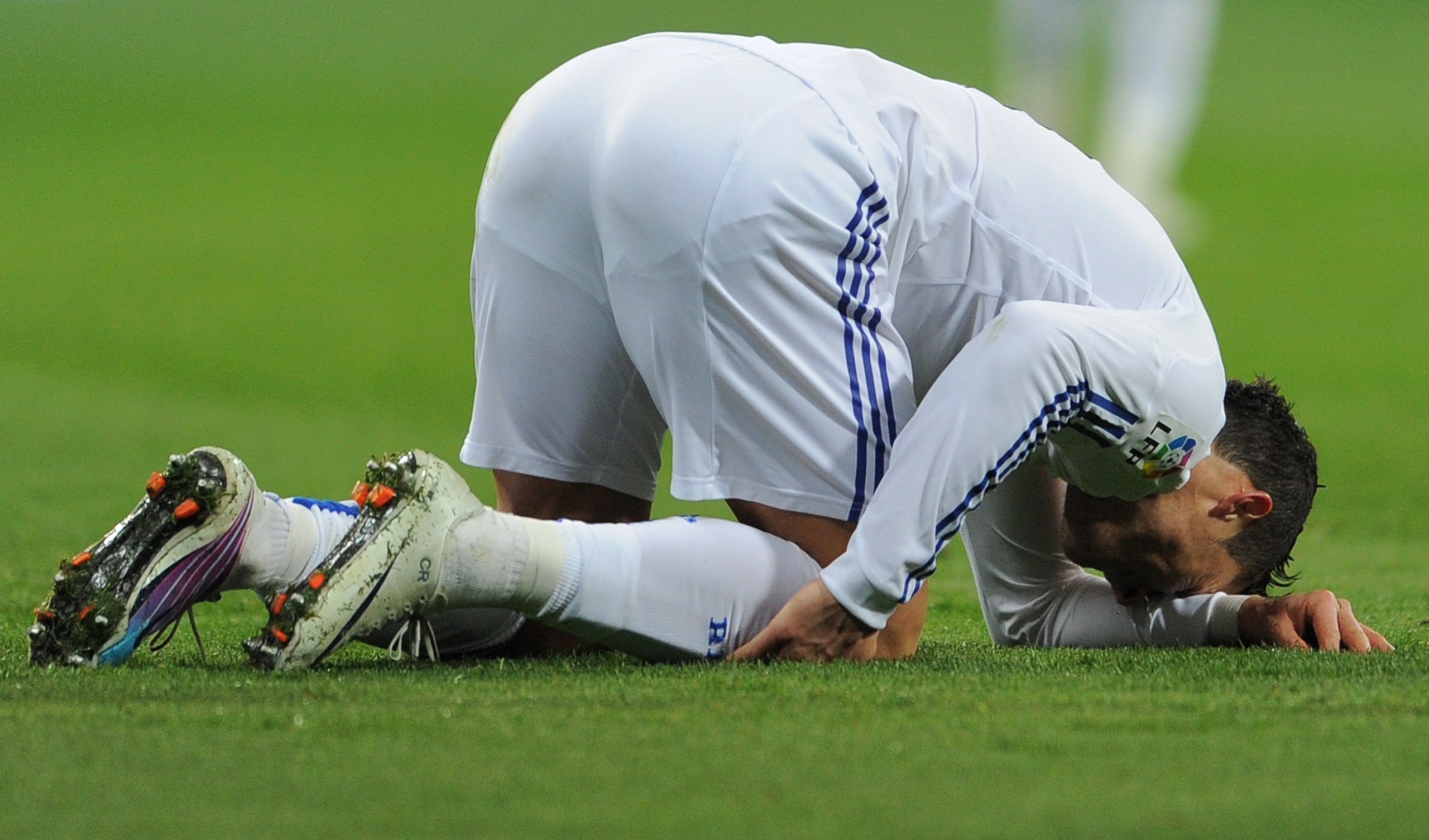 MADRID, SPAIN - MARCH 03:  Cristiano Ronaldo of Real Madrid reacts during the la Liga match between Real Madrid and Malaga at Estadio Santiago Bernabeu on March 3, 2011 in Madrid, Spain. Ronaldo abandoned the match injured.  (Photo by Jasper Juinen/Getty