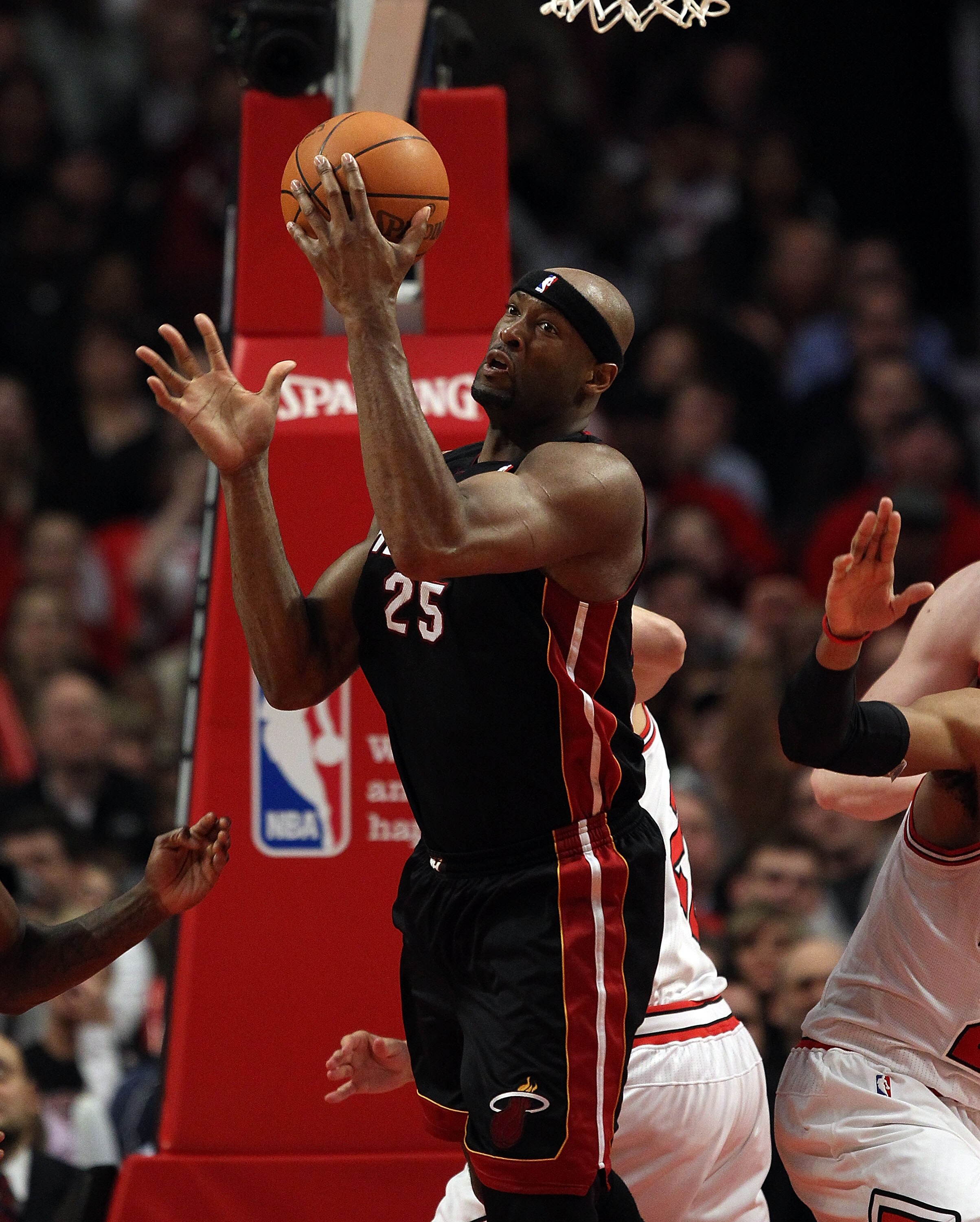 CHICAGO, IL - FEBRUARY 24: Erick Dampier #25 of the Miami Heat grabs a rebound against the Chicago Bulls at the United Center on February 24, 2011 in Chicago, Illinois. The Bulls defeated the Heat 93-89. NOTE TO USER: User expressly acknowledges and agree