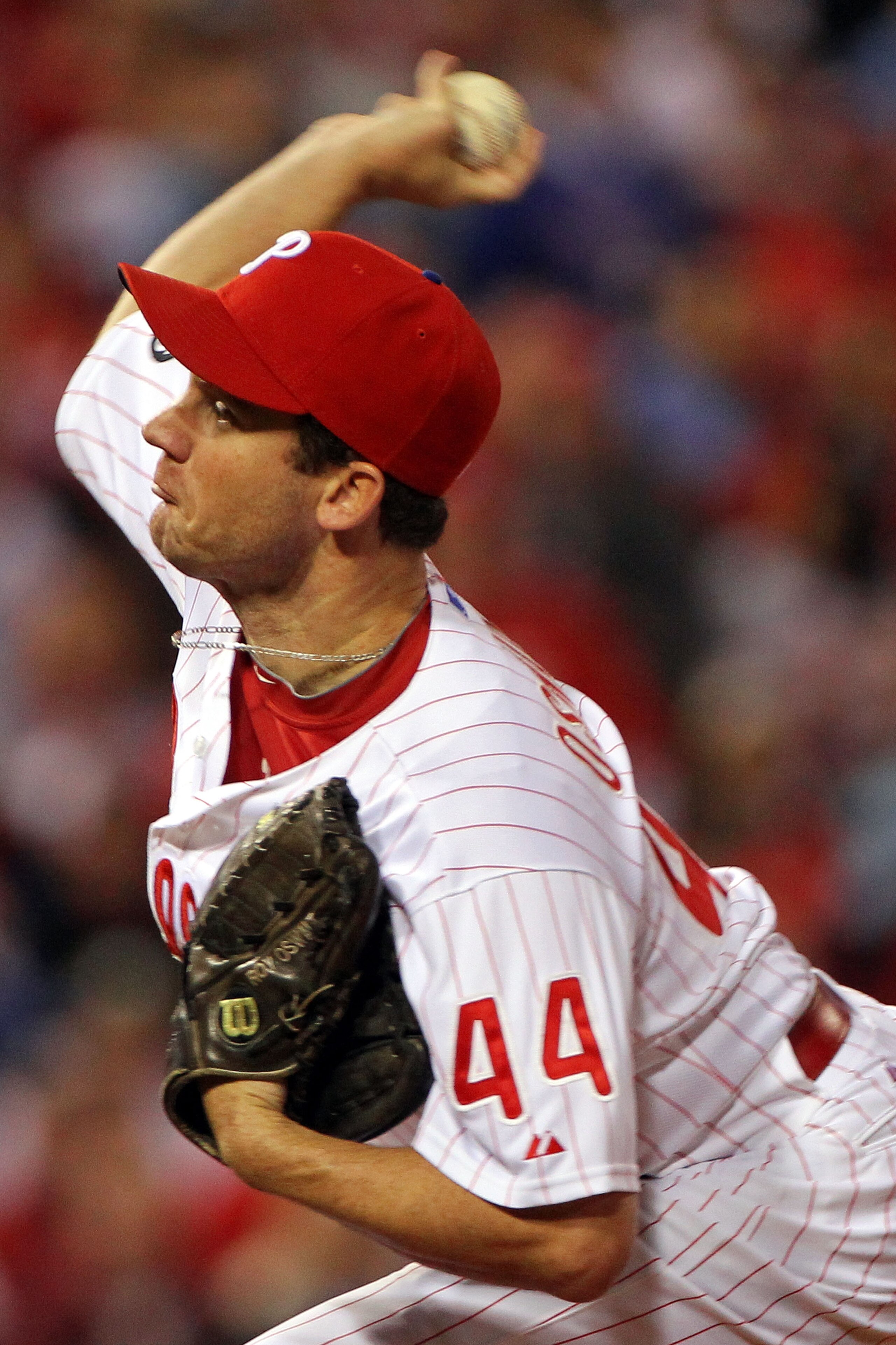 PHILADELPHIA - OCTOBER 23: Roy Oswalt #44 of the Philadelphia Phillies pitches against the San Francisco Giants in Game Six of the NLCS during the 2010 MLB Playoffs at Citizens Bank Park on October 23, 2010 in Philadelphia, Pennsylvania. (Photo by Doug PHILADELPHIA - OCTOBER 23: Roy Oswalt #44 of the Philadelphia Phillies pitches against the San Francisco Giants in Game Six of the NLCS during the 2010 MLB Playoffs at Citizens Bank Park on October 23, 2010 in Philadelphia, Pennsylvania. (Photo by Doug