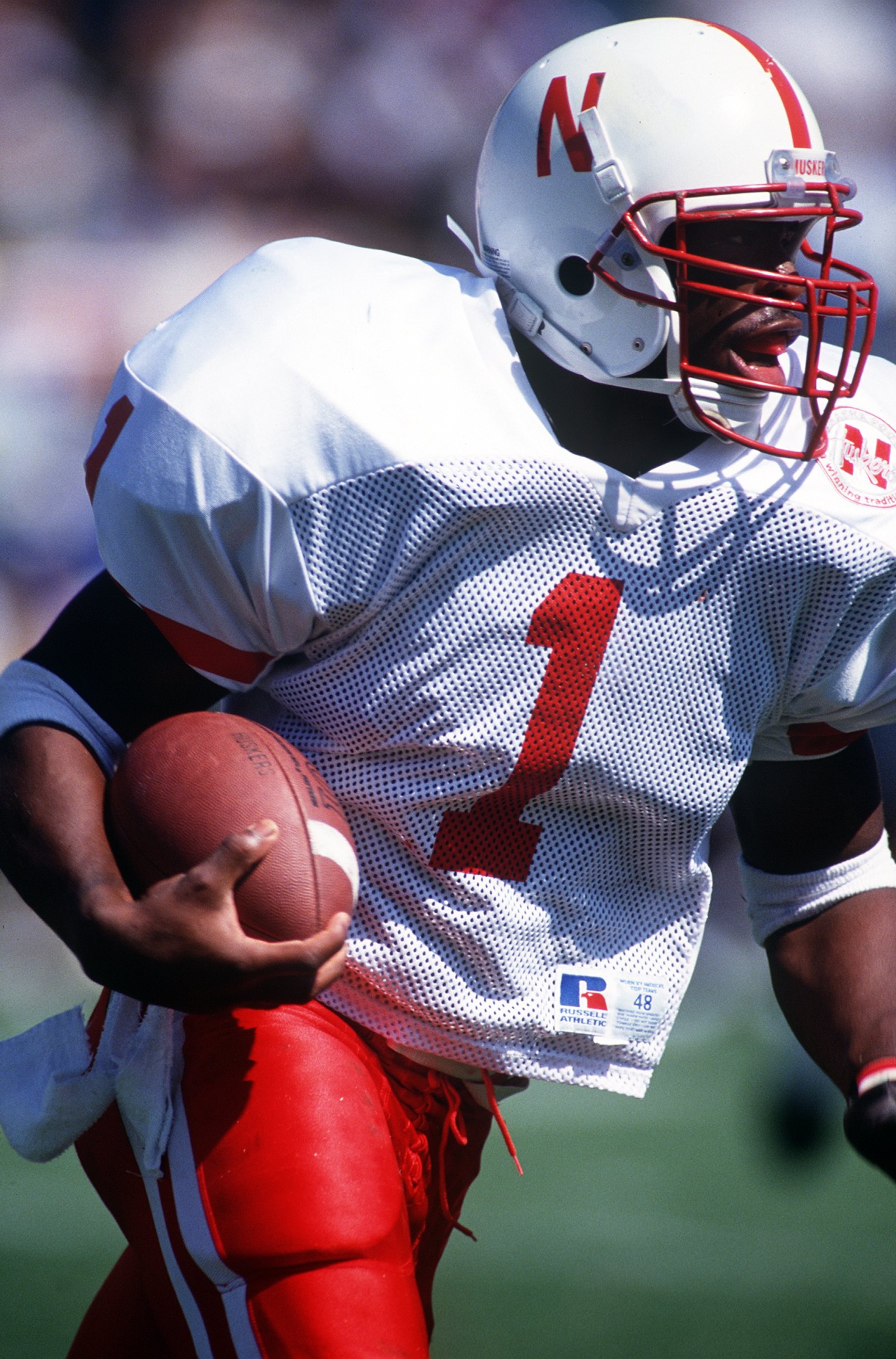 18 SEP 1993:  NEBRASKA RUNNING BACK LAWRENCE PHILLIPS CARRIES THE BALL DURING THE CORNHUSKERS 14-13 VICTORY OVER THE UCLA BRUINS AT THE ROSE BOWL IN PASADENA, CA. Mandatory Credit: Stephen Dunn/ALLSPORT