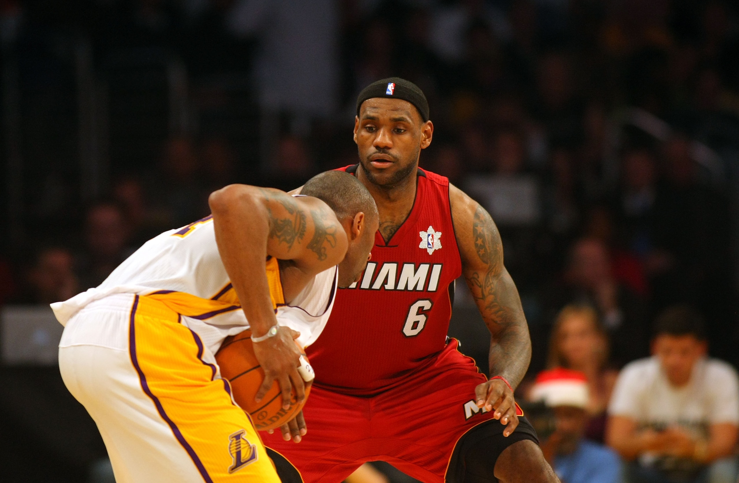 LOS ANGELES, CA - DECEMBER 25:  Kobe Bryant #24 of the Los Angeles Lakers sets up to make a move to the basket against LeBron James #6 of the Miami Heat during the NBA game at Staples Center on December 25, 2010 in Los Angeles, California. The Heat defeat