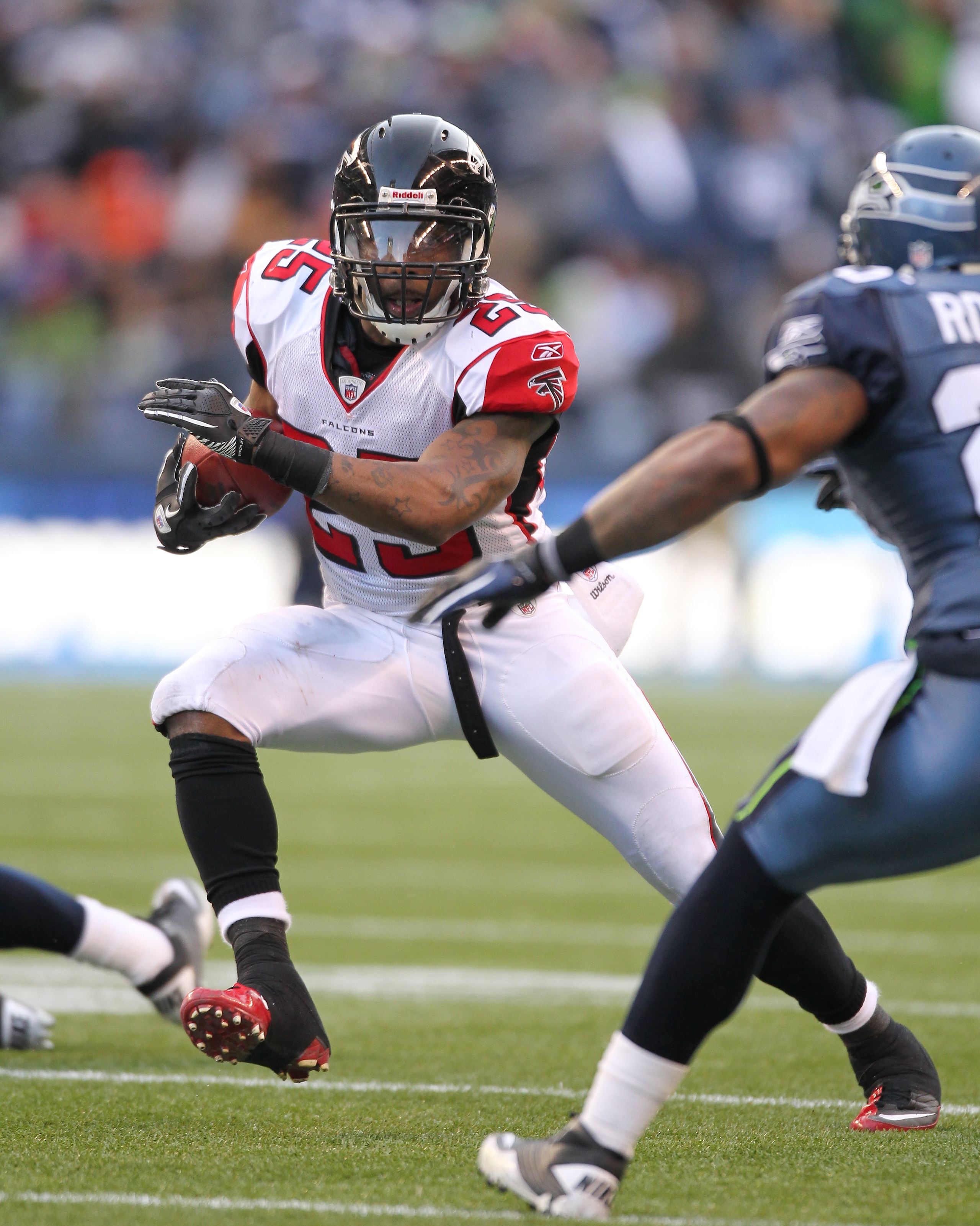 SEATTLE, WA - DECEMBER 19: Safety William Moore #25 of the Atlanta Falcons returns an interception against the Seattle Seahawks at Qwest Field on December 19, 2010 in Seattle, Washington. The Falcons defeated the Seahawks 34-18. (Photo by Otto Greule Jr/ SEATTLE, WA - DECEMBER 19: Safety William Moore #25 of the Atlanta Falcons returns an interception against the Seattle Seahawks at Qwest Field on December 19, 2010 in Seattle, Washington. The Falcons defeated the Seahawks 34-18. (Photo by Otto Greule Jr/