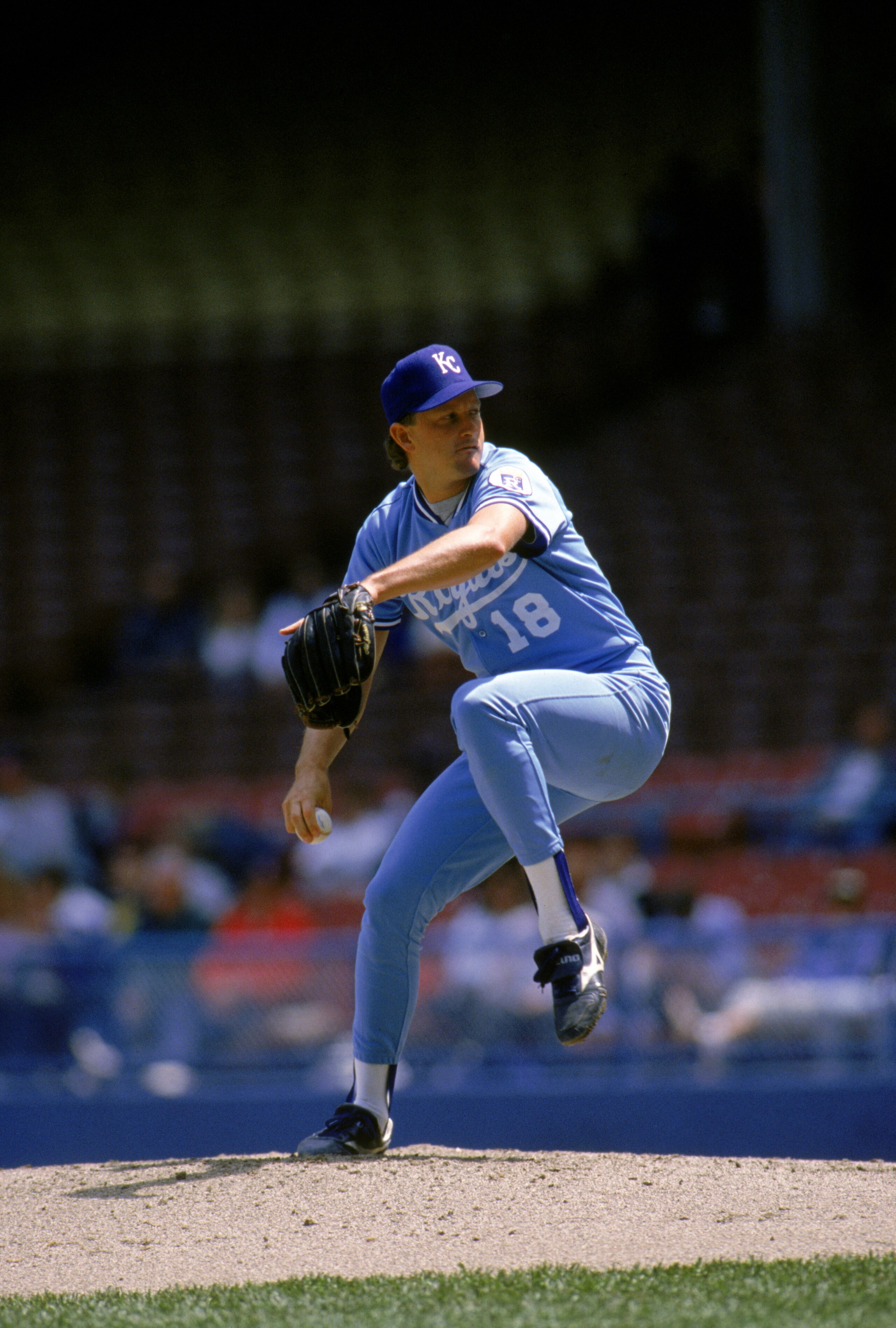 1990:  Bret Saberhagen #31 of the Kansas City Royals delivers a pitch during a game in 1990 season.  (Photo by Rick Stewart/Getty Images)