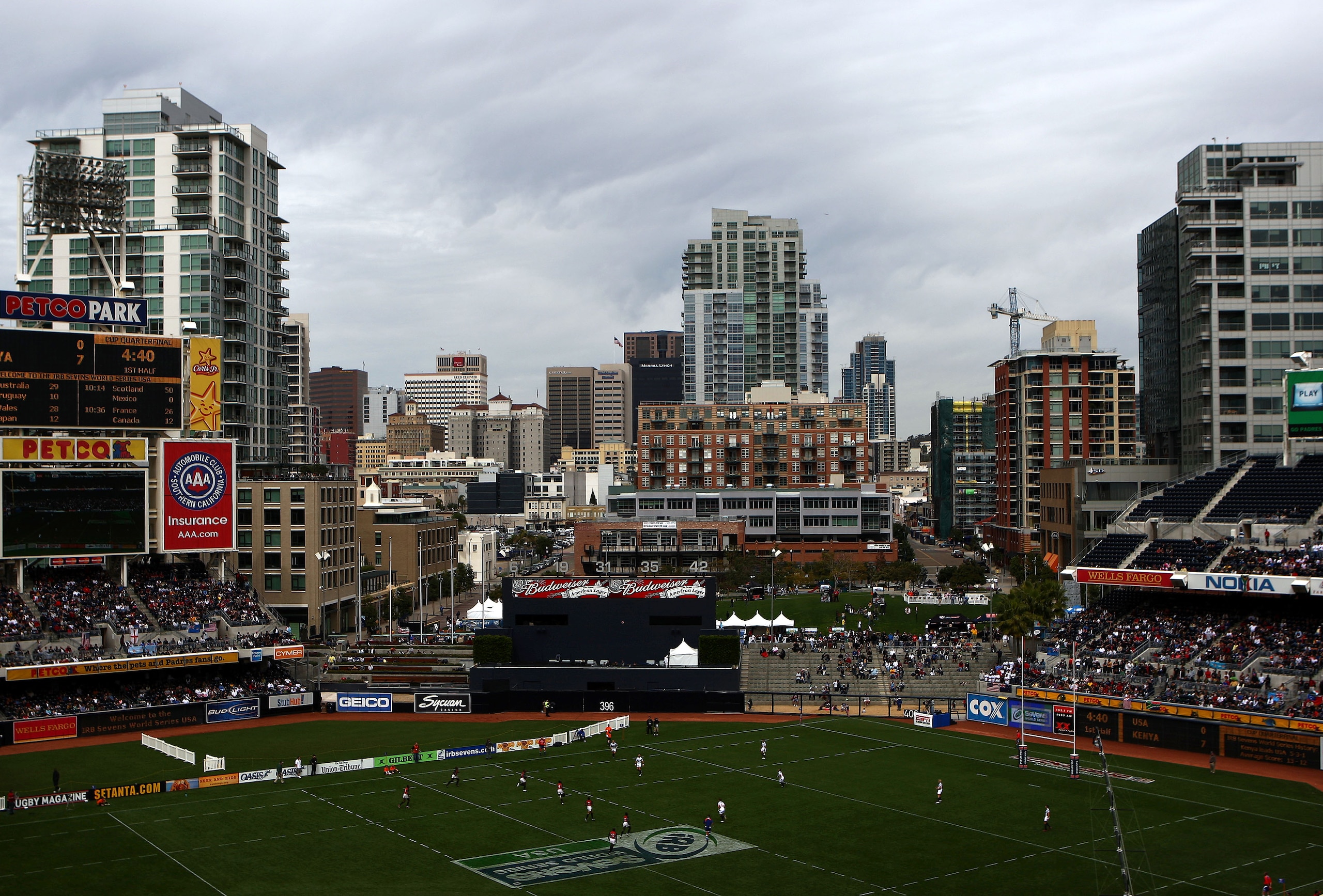 SAN DIEGO, CA - FEBRUARY 15:  A general view of the downtown skyline and the USA vs. Kenya Quarterfinal Match during the IRB Sevens World Series at Petco Park on February 15, 2009 in San Diego, California. (Photo by Donald Miralle/Getty Images)