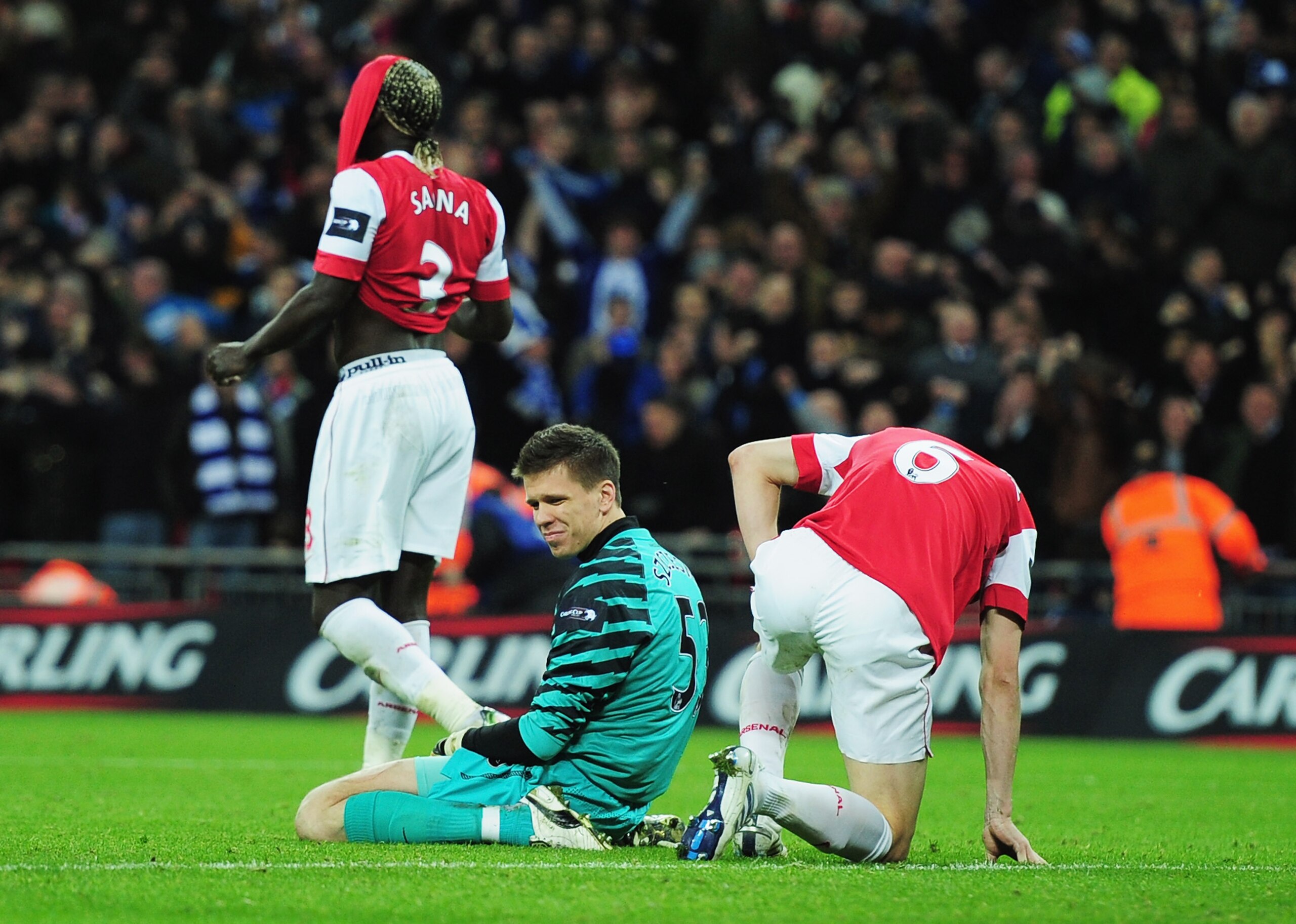 LONDON, ENGLAND - FEBRUARY 27: Goalkeeper Wojciech Szczesny (C) of Arsenal and Laurent Koscielny react after a defensive mistake leading to the Birmingham City winning goal during the Carling Cup Final between Arsenal and Birmingham City at Wembley Stadi LONDON, ENGLAND - FEBRUARY 27: Goalkeeper Wojciech Szczesny (C) of Arsenal and Laurent Koscielny react after a defensive mistake leading to the Birmingham City winning goal during the Carling Cup Final between Arsenal and Birmingham City at Wembley Stadi