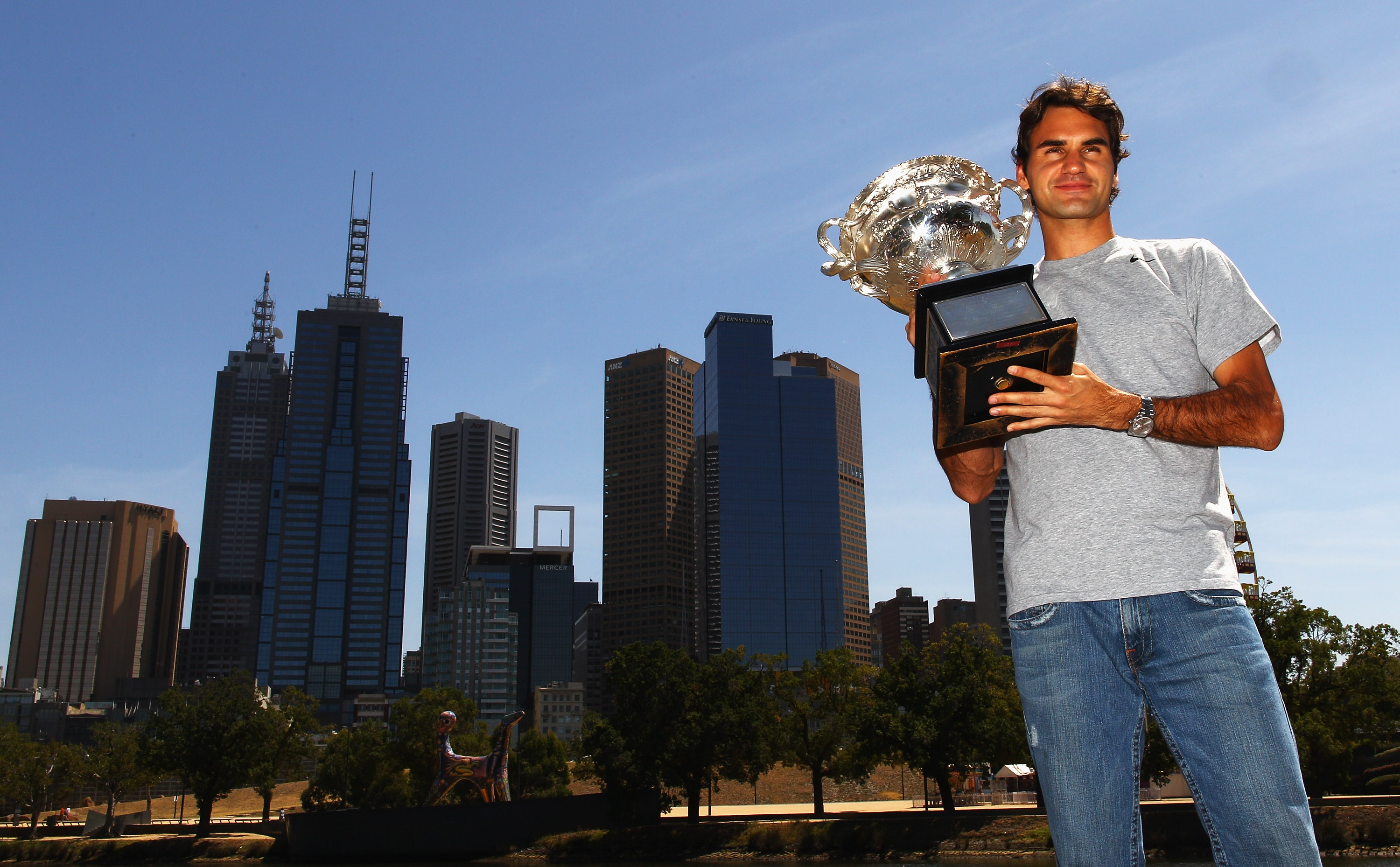 MELBOURNE, AUSTRALIA - FEBRUARY 01:  Roger Federer of Switzerland poses with the Australian Open 2010 winners trophy on Boathouse Drive on February 1, 2010 in Melbourne, Australia.  (Photo by Mark Dadswell/Getty Images)