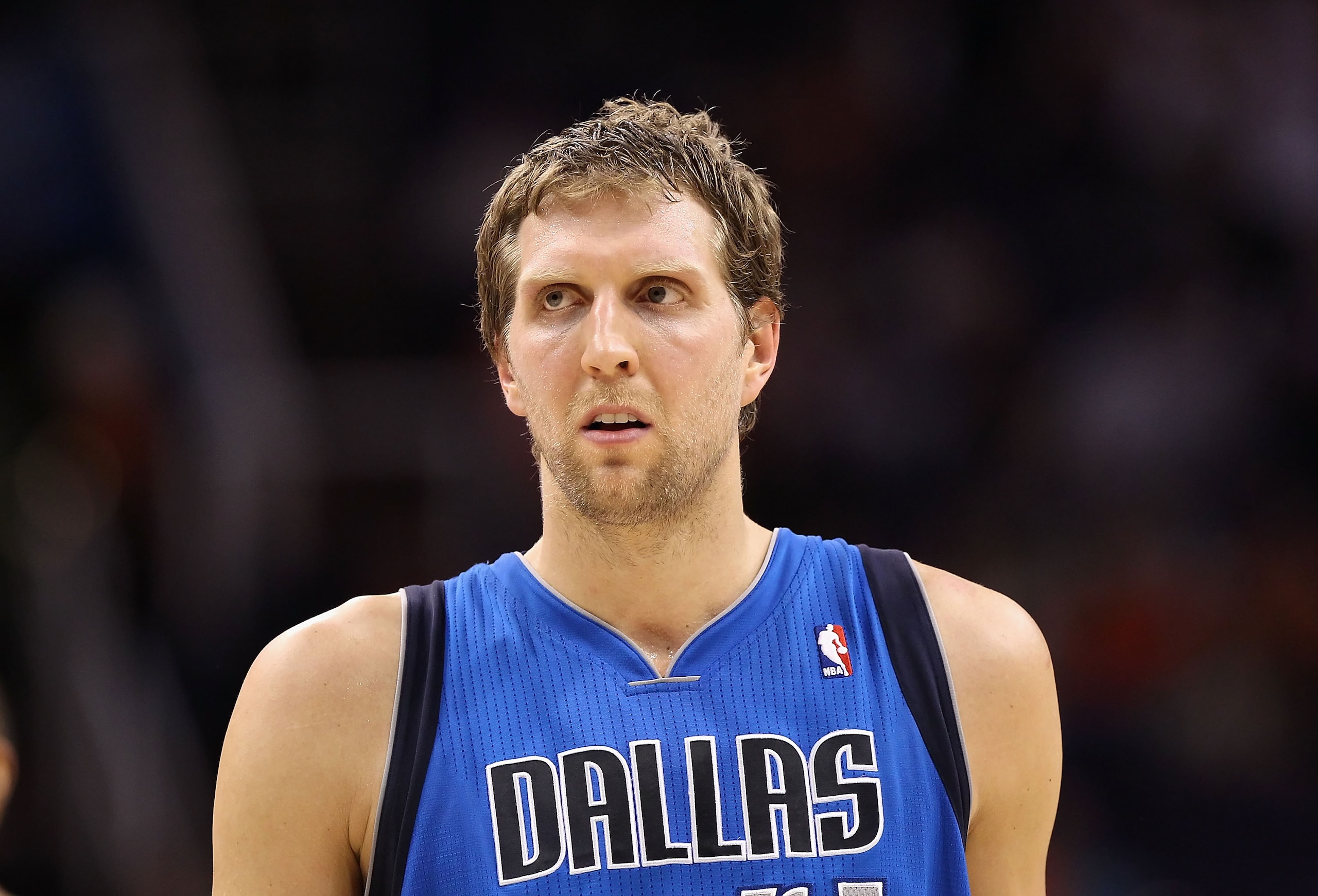 PHOENIX, AZ - FEBRUARY 17:  Dirk Nowitzki #41 of the Dallas Mavericks during the NBA game against the Phoenix Suns at US Airways Center on February 17, 2011 in Phoenix, Arizona.  The Mavericks defeated the Suns 112-106.  NOTE TO USER: User expressly ackno