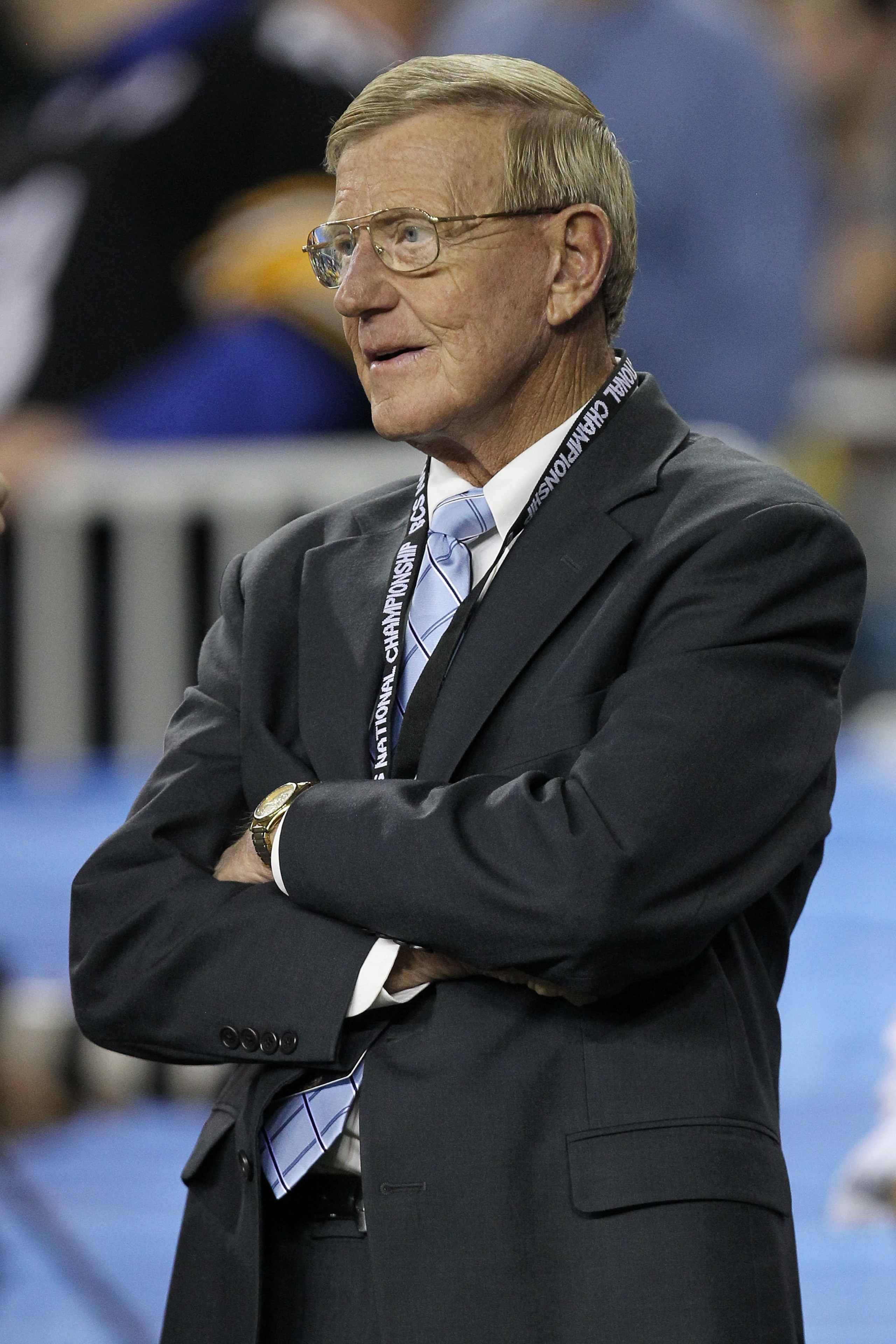 GLENDALE, AZ - JANUARY 10:  ESPN reporter Lou Holtz looks on during the Tostitos BCS National Championship Game between the Oregon Ducks and the Auburn Tigers at University of Phoenix Stadium on January 10, 2011 in Glendale, Arizona.  (Photo by Ronald Mar