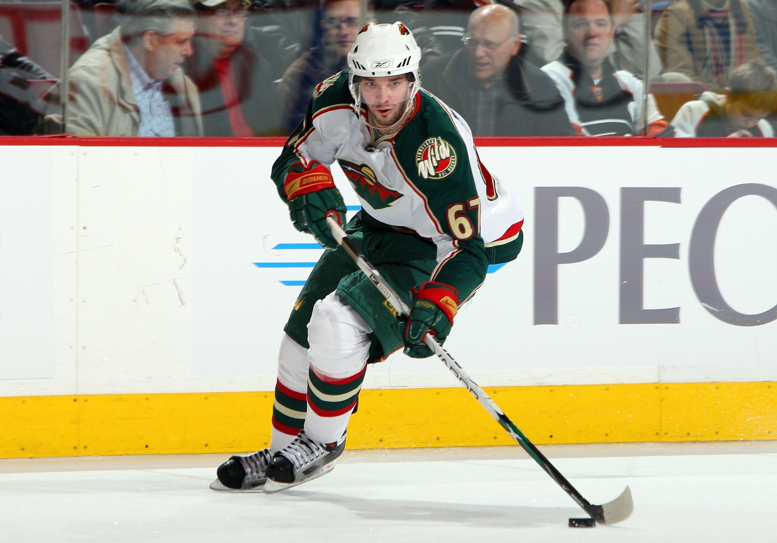 PHILADELPHIA - JANUARY 08:  Benoit Pouliot #67 of the Minnesota Wild skates against the Philadelphia Flyers on January 8, 2009 at Wachovia Center in Philadelphia, Pennsylvania.  (Photo by Jim McIsaac/Getty Images)