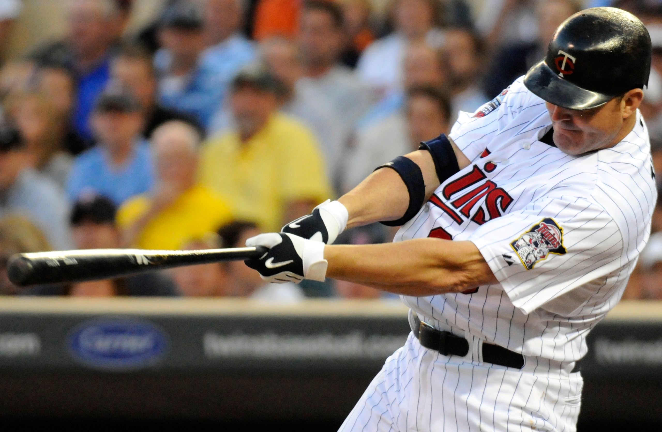 MINNEAPOLIS, MN - JUNE 28:  Jim Thome #25 of the Minnesota Twins hits a solo home run in the sixth inning against the Detroit Tigers during their game on June 28, 2010 at Target Field in Minneapolis, Minnesota. Tigers defeated the Twins 7-5. (Photo by Han