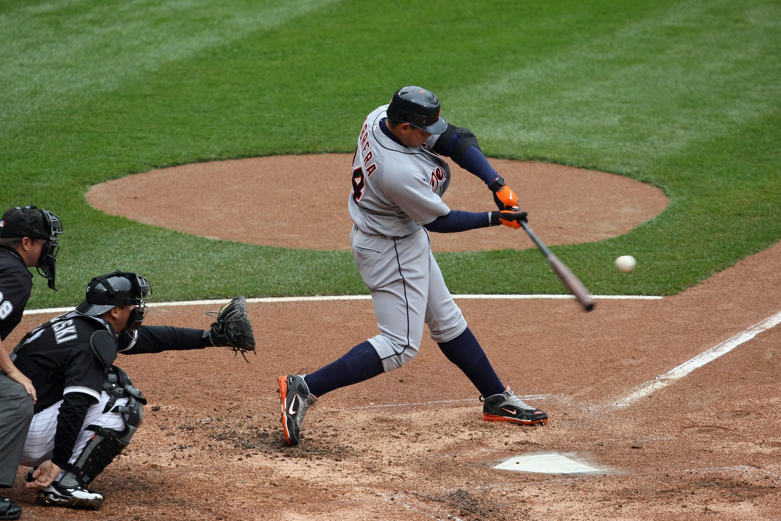 CHICAGO - APRIL 12:  Miguel Cabrera #24 of the Detroit Tigers bats against the Chicago White Sox on April 12, 2008 at U.S. Cellular Field in Chicago, Illinois. (Photo by Jonathan Daniel/Getty Images)
