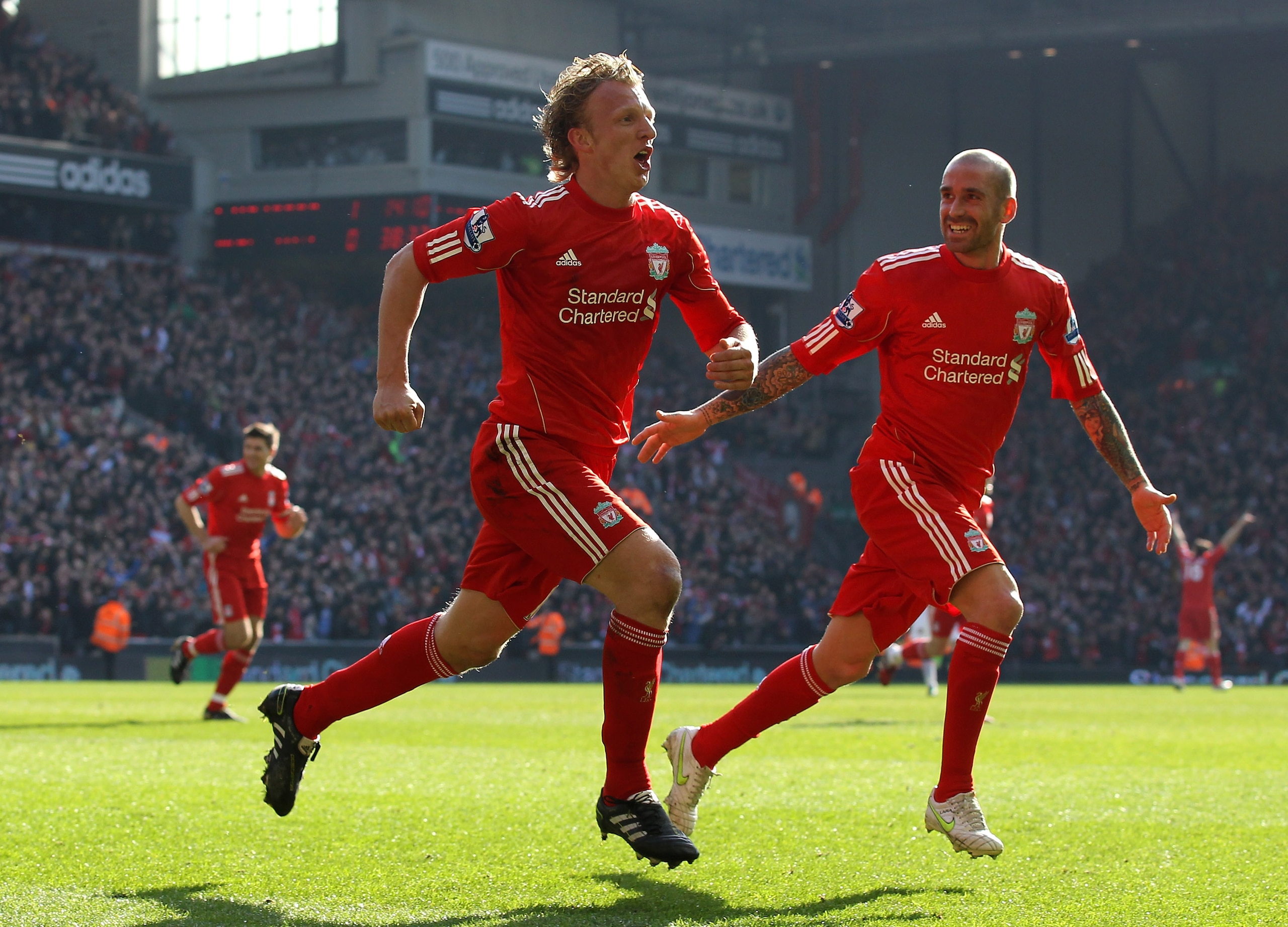 LIVERPOOL, ENGLAND - MARCH 06: Dirk Kuyt of Liverpool celebrates scoring his team's second goal with team mate Raul Meireles (R) during the Barclays Premier League match between Liverpool and Manchester United at Anfield on March 6, 2011 in Liverpool, En LIVERPOOL, ENGLAND - MARCH 06: Dirk Kuyt of Liverpool celebrates scoring his team's second goal with team mate Raul Meireles (R) during the Barclays Premier League match between Liverpool and Manchester United at Anfield on March 6, 2011 in Liverpool, En