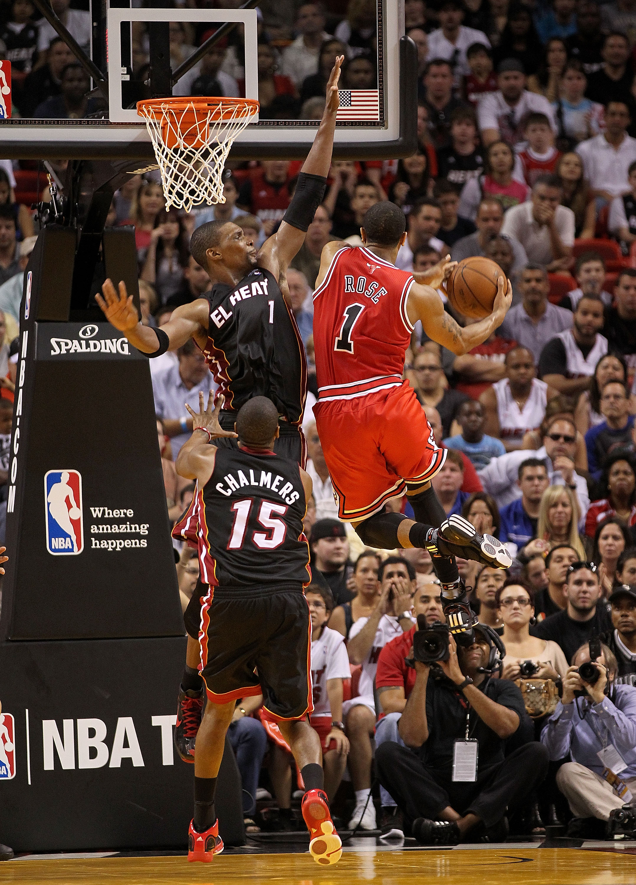 MIAMI, FL - MARCH 06: Derrick Rose #1 of the Chicago Bulls shoots over Chris Bosh #1 of the Miami Heat during a game at American Airlines Arena on March 6, 2011 in Miami, Florida. NOTE TO USER: User expressly acknowledges and agrees that, by downloading MIAMI, FL - MARCH 06: Derrick Rose #1 of the Chicago Bulls shoots over Chris Bosh #1 of the Miami Heat during a game at American Airlines Arena on March 6, 2011 in Miami, Florida. NOTE TO USER: User expressly acknowledges and agrees that, by downloading