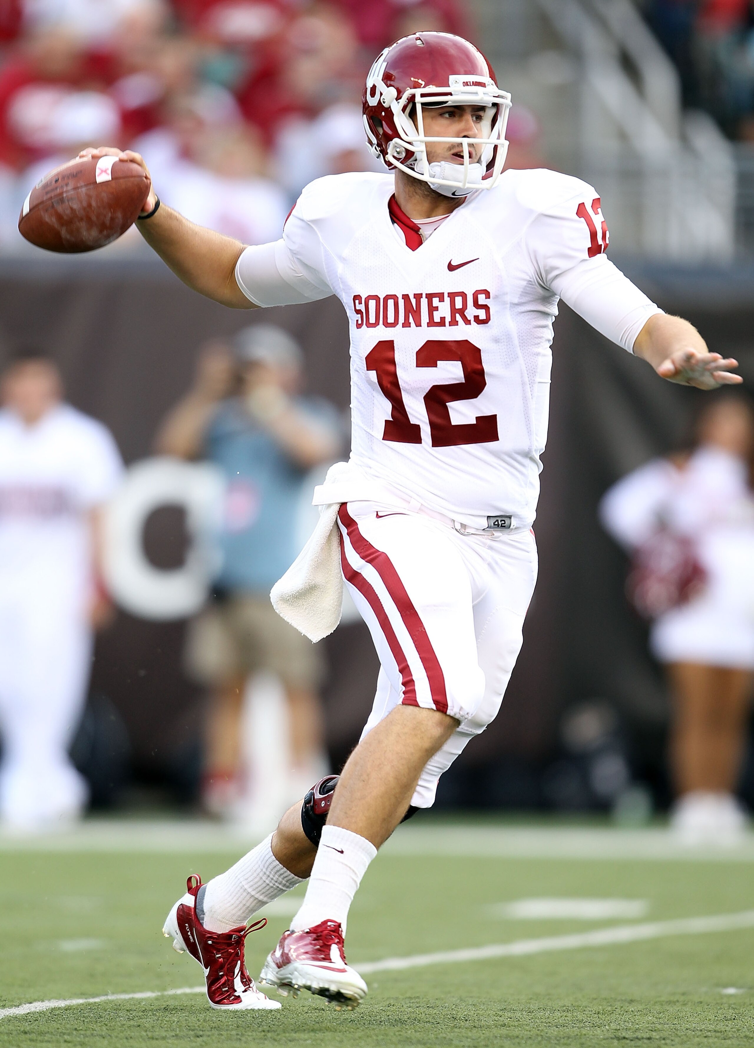 CINCINNATI - SEPTEMBER 25:  Landry Jones #12 of the Oklahoma Sooners throws a pass during the game against the Cincinnati Bearcats at Paul Brown Stadium on September 25, 2010 in Cincinnati, Ohio.  (Photo by Andy Lyons/Getty Images)