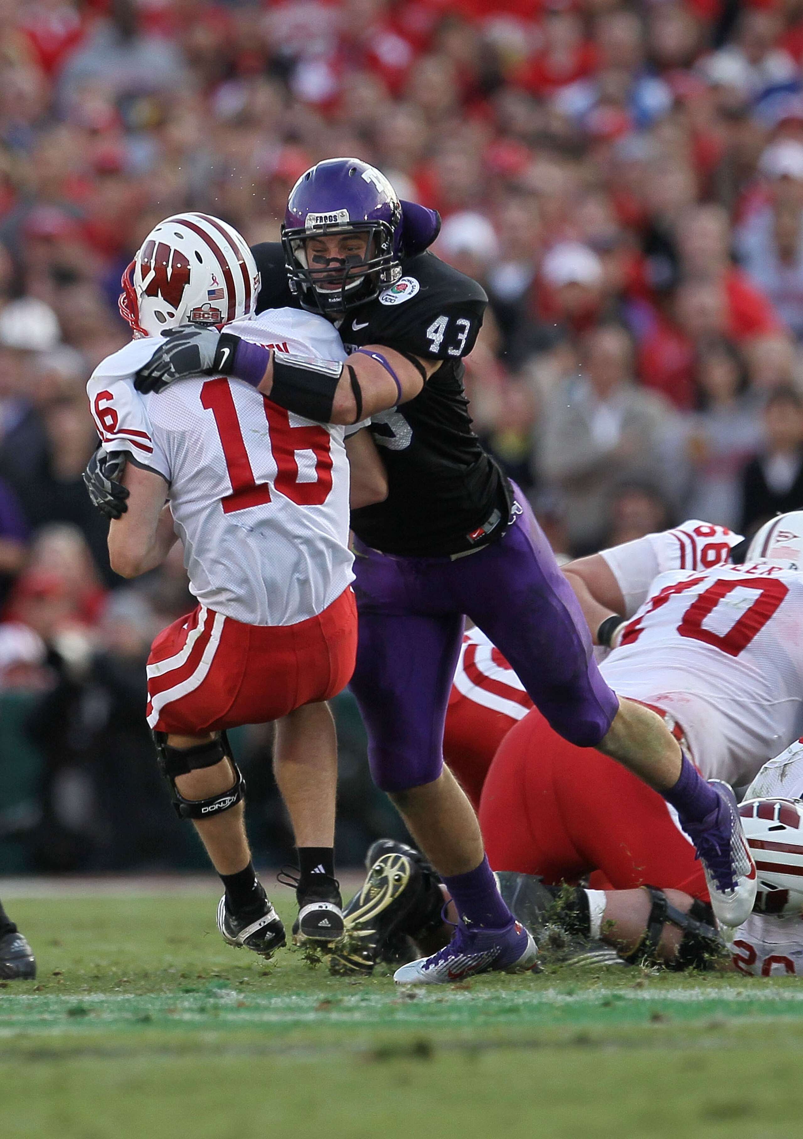 PASADENA, CA - JANUARY 01:  Quarterback Scott Tolzien #16 of the Wisconsin Badgers is sacked by linebacker Tank Carder #43 of the TCU Horned Frogs during the 97th Rose Bowl game on January 1, 2011 in Pasadena, California.  (Photo by Stephen Dunn/Getty Ima