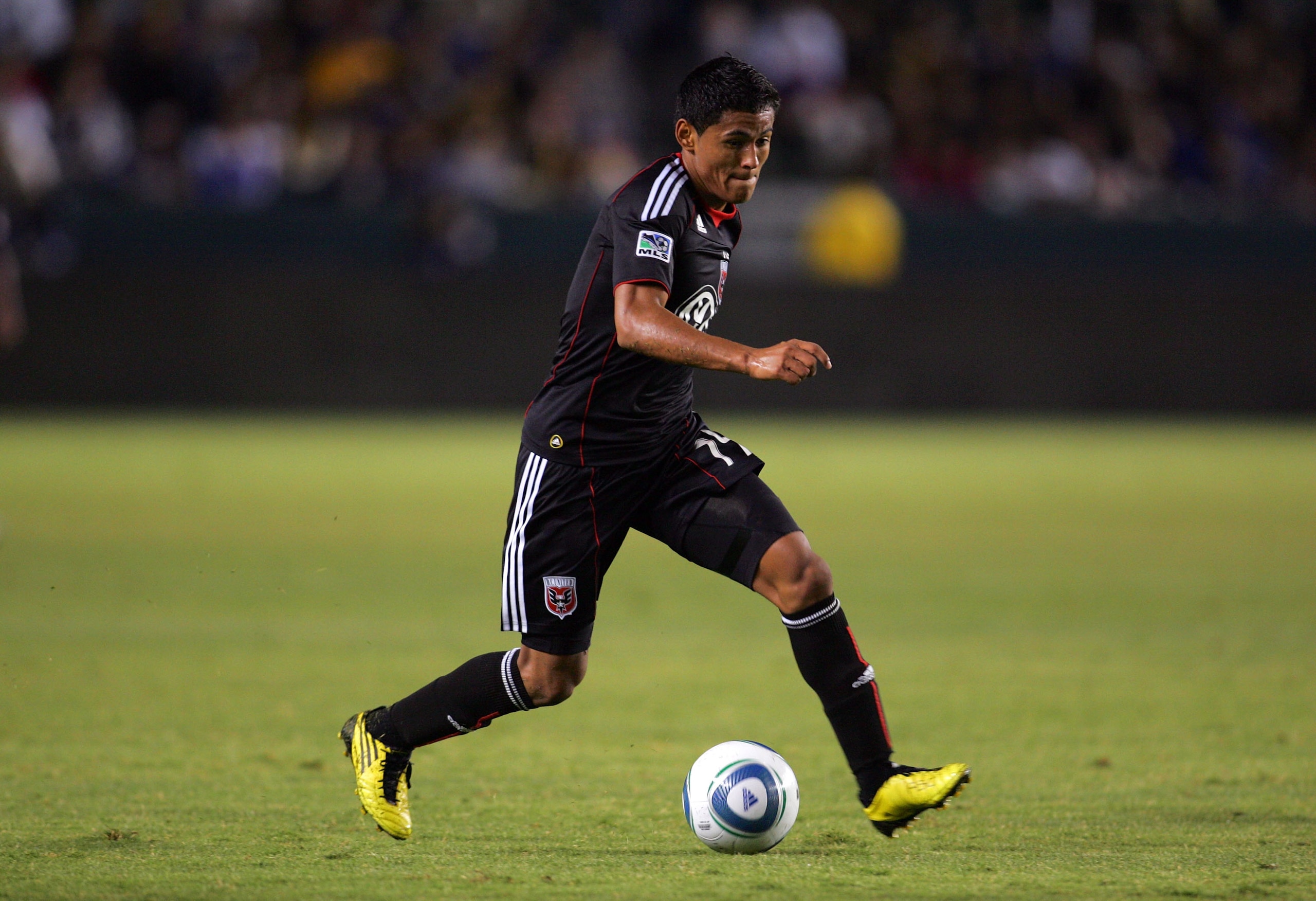 CARSON, CA - SEPTEMBER 18:  Andy Najar #14 of D.C. United paces the ball on attack during their MLS match against the Los Angeles Galaxy at The Home Depot Center on September 18, 2010 in Carson, California.  The Galaxy defeated United 2-1.  (Photo by Vict