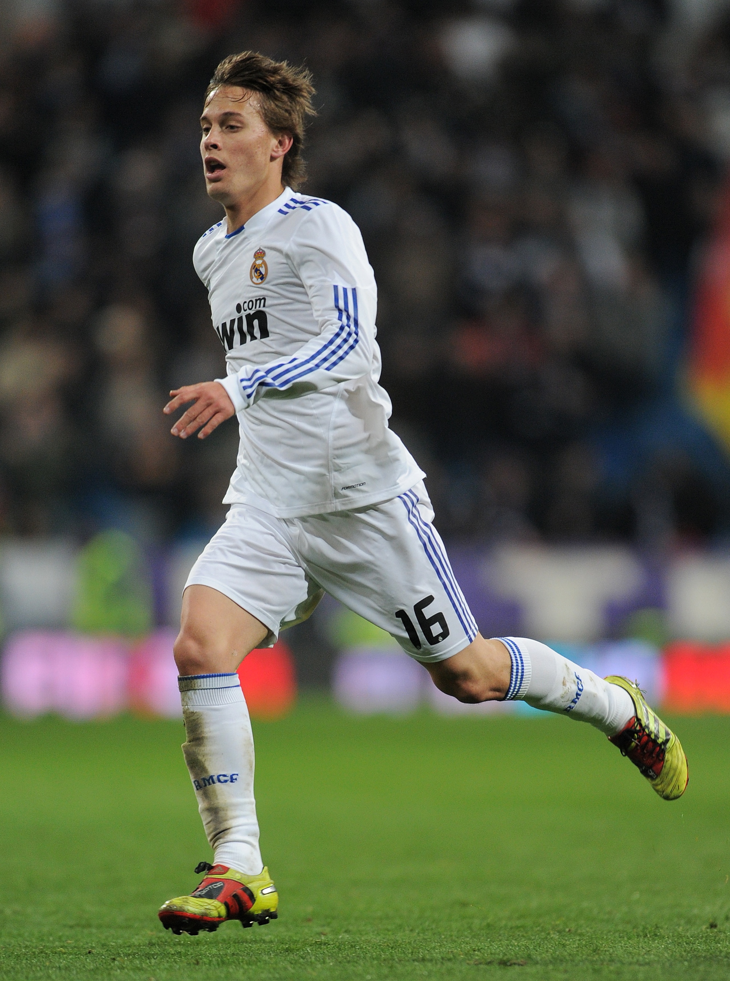 MADRID, SPAIN - MARCH 03:  Sergio Canales of Real Madrid in action during the la Liga match between Real Madrid and Malaga at Estadio Santiago Bernabeu on March 3, 2011 in Madrid, Spain.  (Photo by Jasper Juinen/Getty Images)