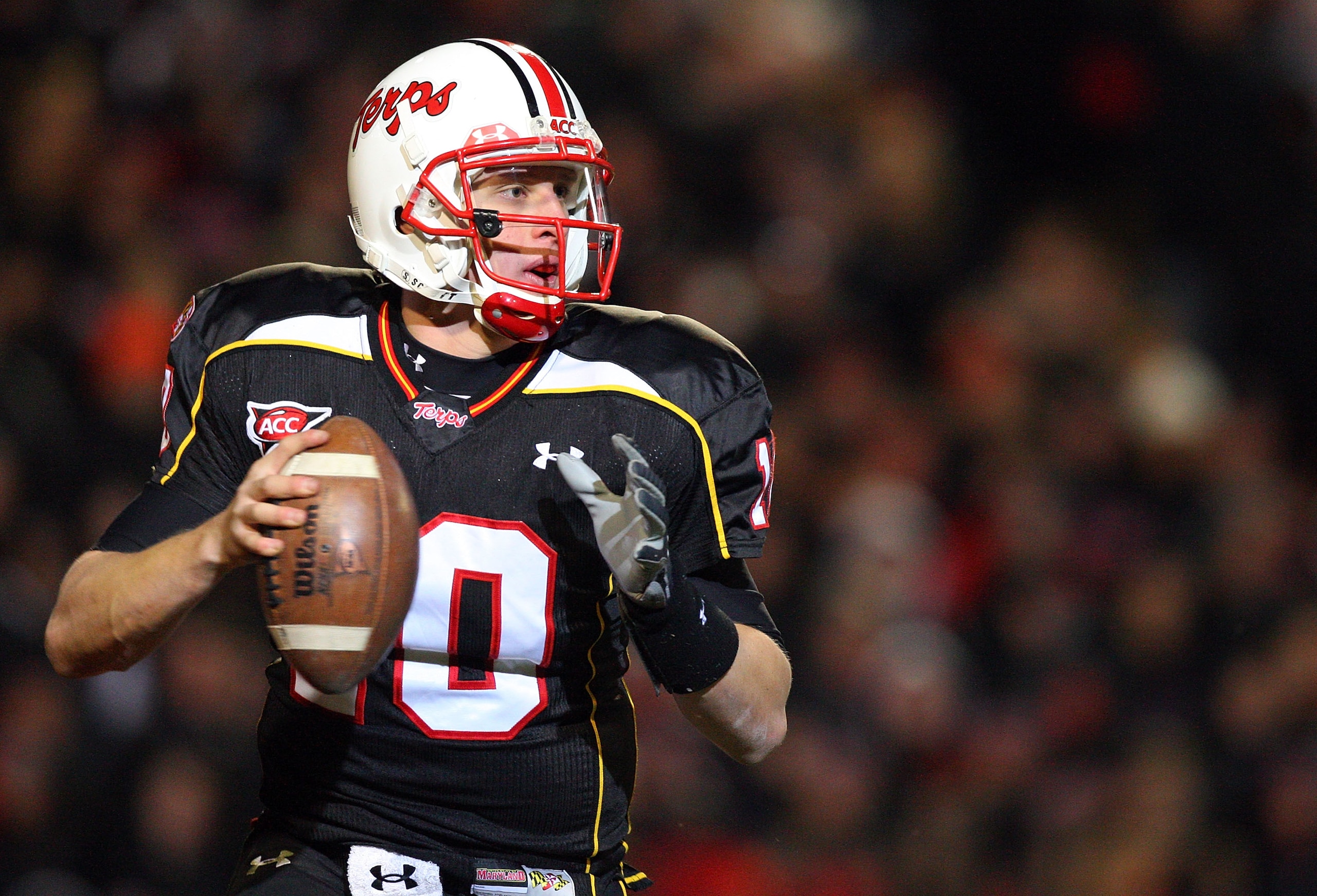 COLLEGE PARK, MD - NOVEMBER 22:  Chris Turner #10 of the Maryland Terrapins looks to pass against the Florida State Seminoles on November 22, 2008 at Byrd Stadium in College Park, Maryland.  (Photo by Jim McIsaac/Getty Images)
