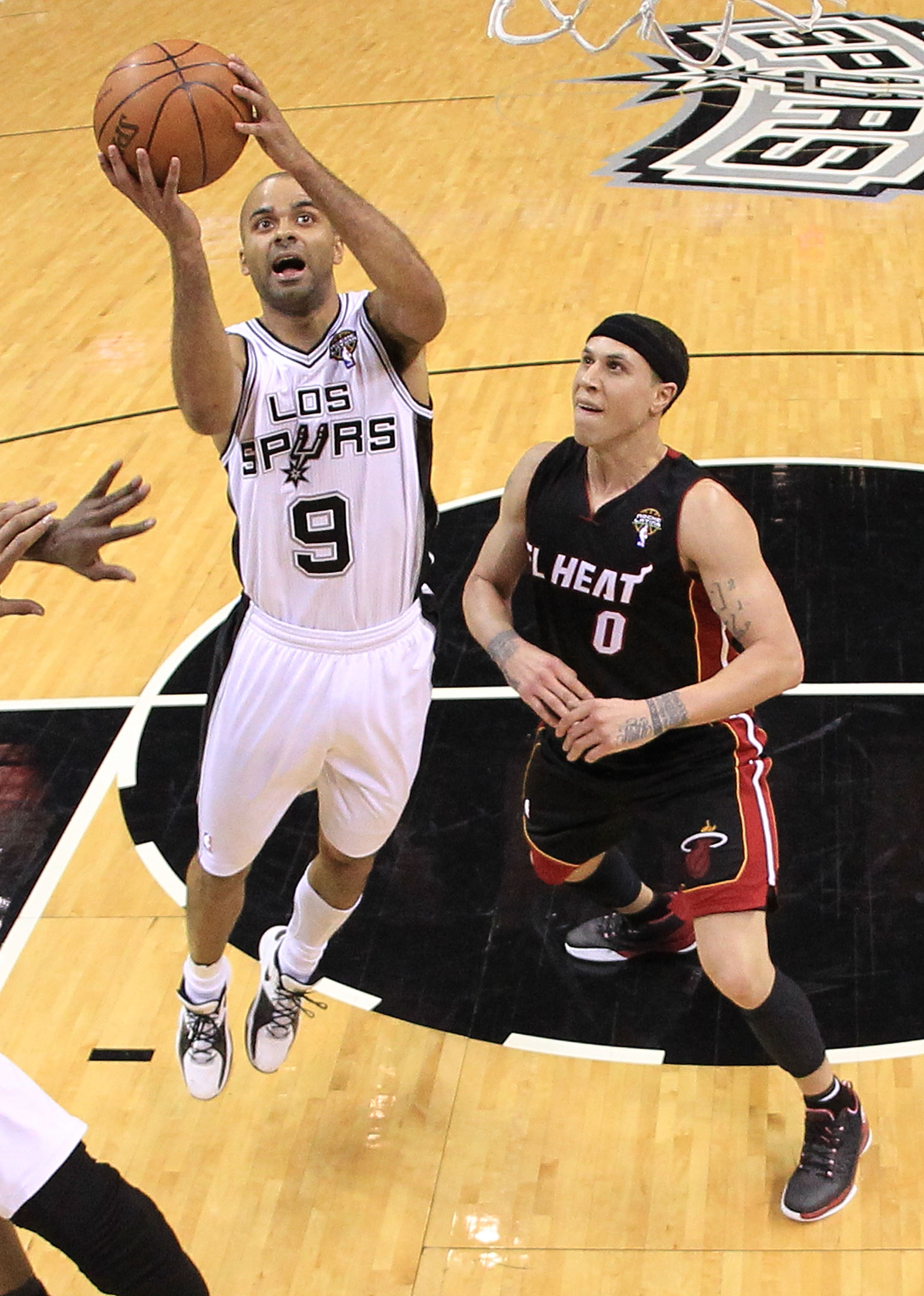 SAN ANTONIO, TX - MARCH 04:  Guard Tony Parker #9 of the San Antonio Spurs takes a shot against Mike Bibby #0 of the Miami Heat at AT&T Center on March 4, 2011 in San Antonio, Texas.   NOTE TO USER: User expressly acknowledges and agrees that, by download