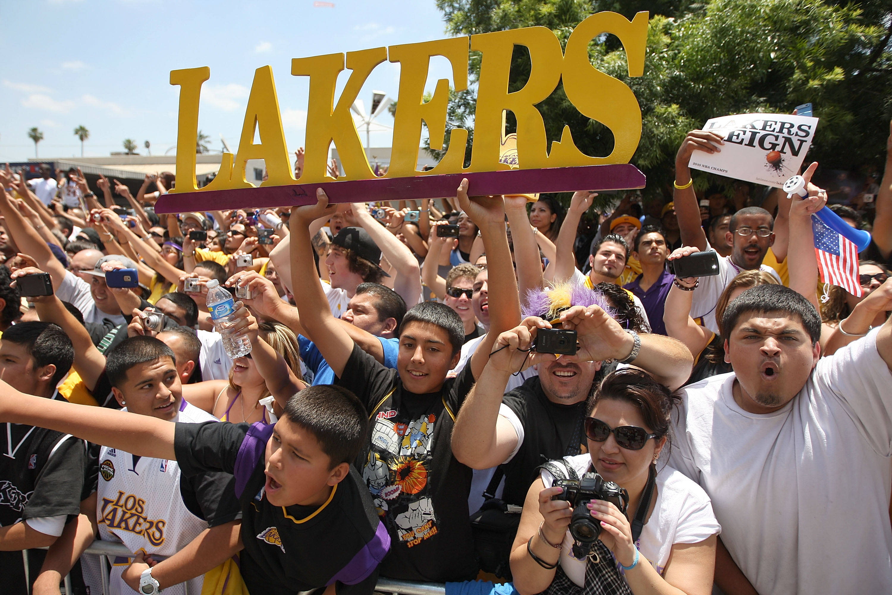 LOS ANGELES, CA - JUNE 21: Fans cheer for the Los Angeles Lakers during their victory parade for the the NBA basketball champion team on June 21, 2010 in Los Angeles, California. The Lakers beat the Boston Celtics 87-79 in 7 games for the franchise's 16 LOS ANGELES, CA - JUNE 21: Fans cheer for the Los Angeles Lakers during their victory parade for the the NBA basketball champion team on June 21, 2010 in Los Angeles, California. The Lakers beat the Boston Celtics 87-79 in 7 games for the franchise's 16