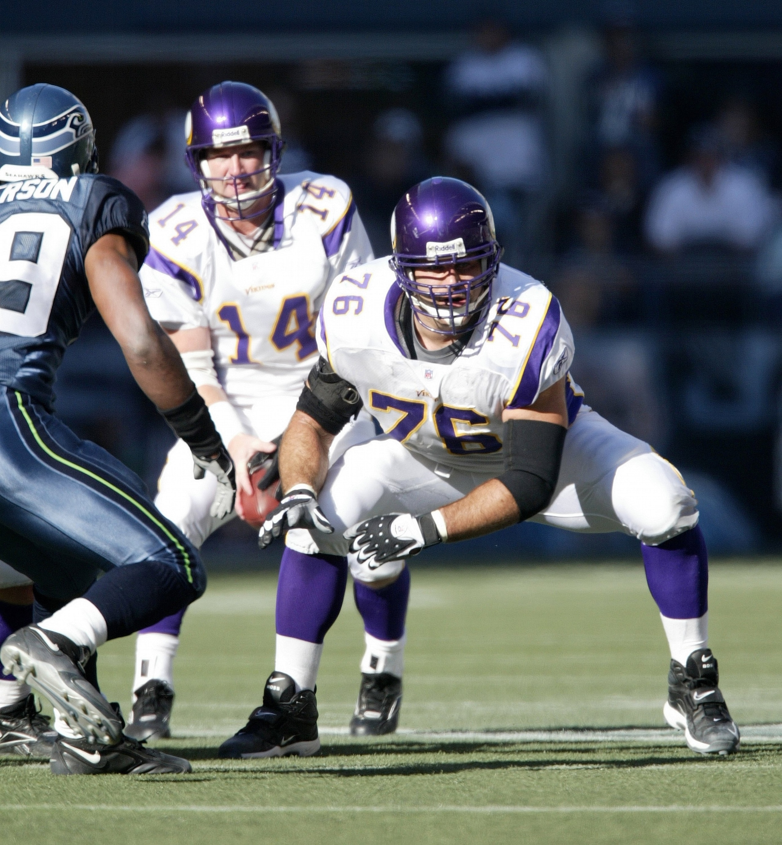 SEATTLE - OCTOBER 22:   Left guard Steve Hutchinson #76 of the Minnesota Vikings pass blocks against the Seattle Seahawks at Qwest Field on October 22, 2006 in Seattle, Washington. (Photo by Otto Greule Jr/Getty Images)